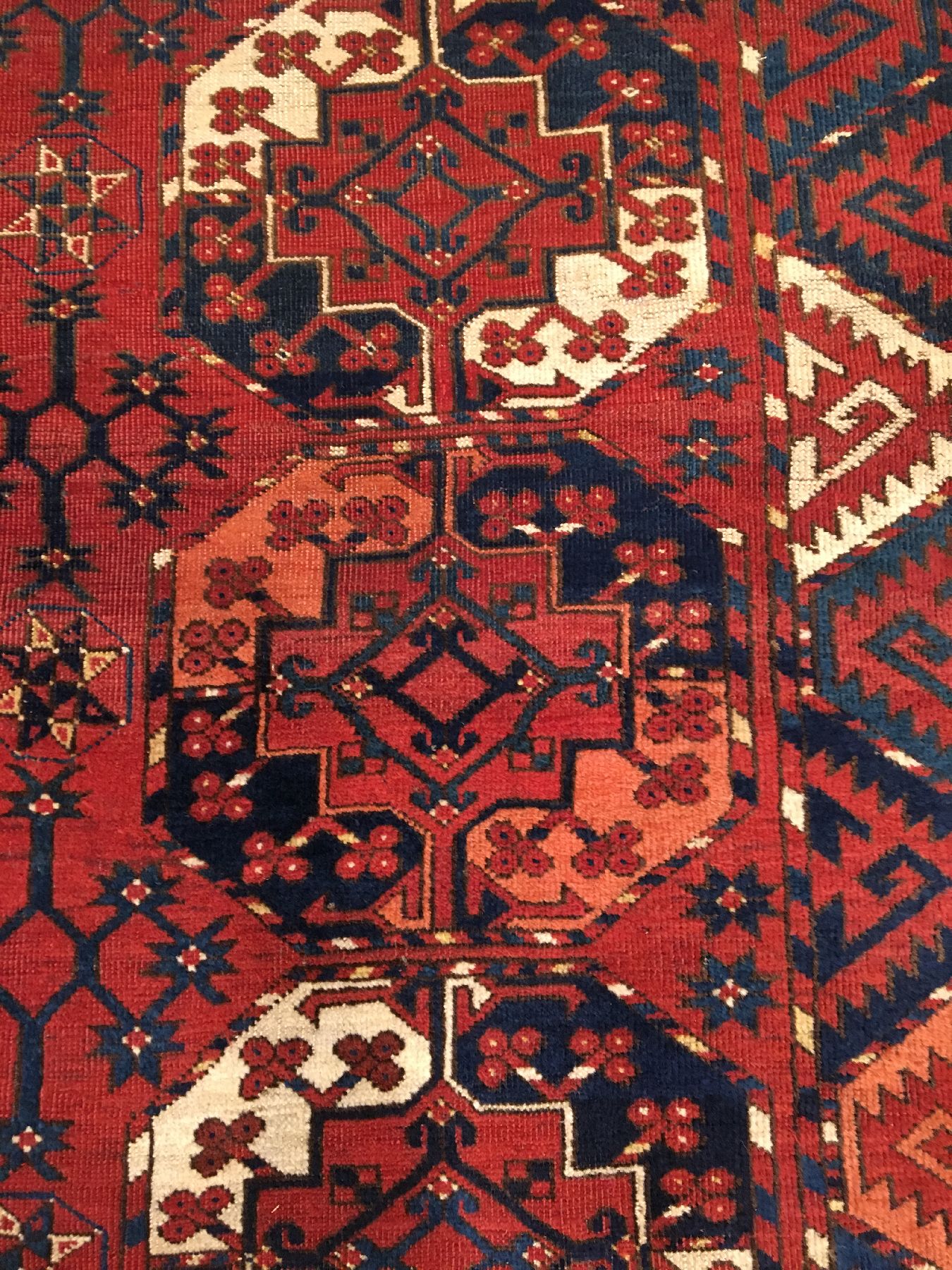 Detail d: Ersari "Hauptteppich" antik, Turkmenistan Amu-Darja Gebiet, frühes 19.Jhd., Wolle geknüpft auf Wolle. Seltener kleinformatiger Ersari ...