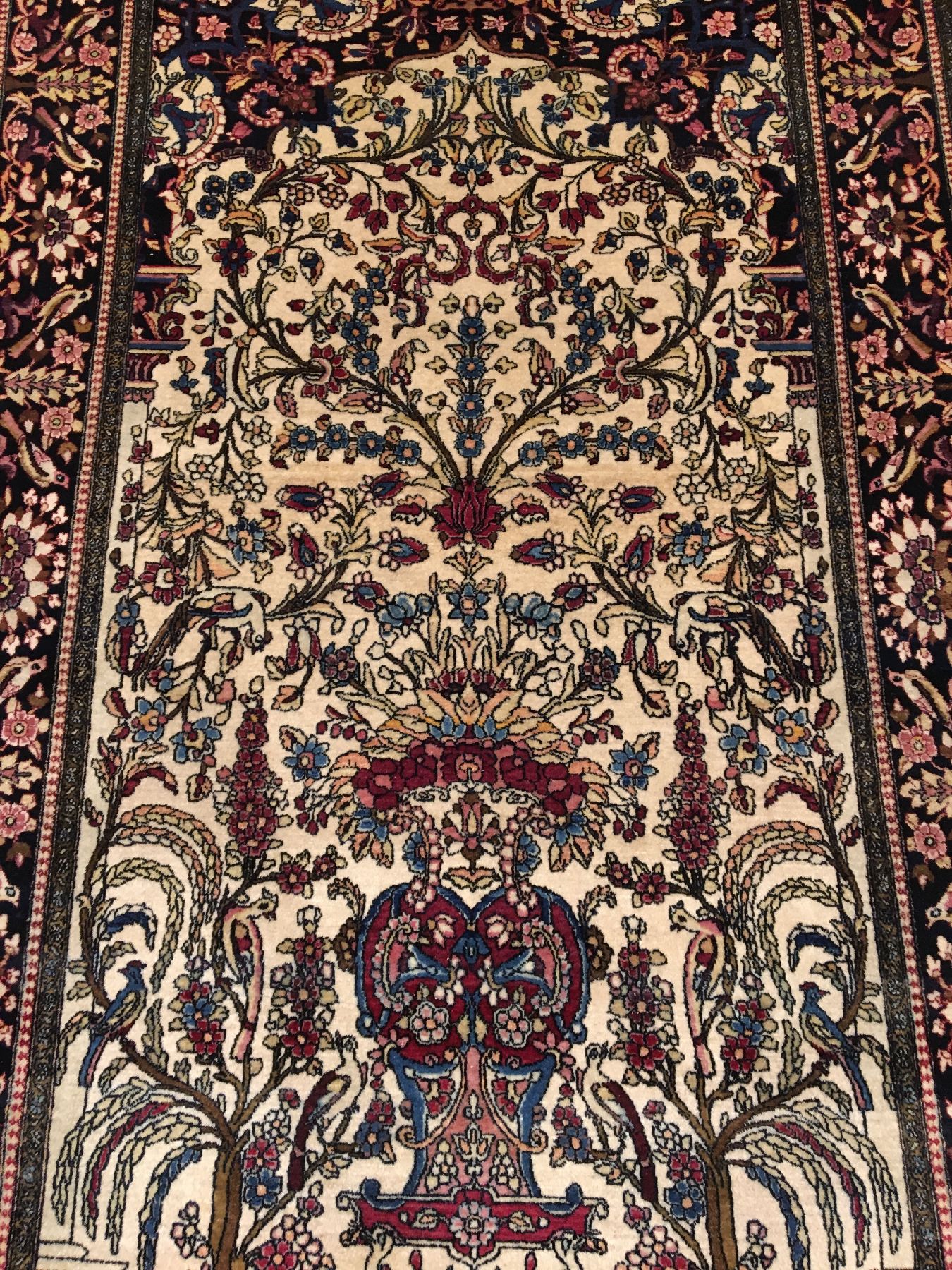 Detail a: Feiner Esfahan "Ahmad" antik, Zentralpersien, Ende 19.Jhd., Korkwolle geknüpft auf Baumwolle. Feiner und sauber geschichteter Esfahan aus ...