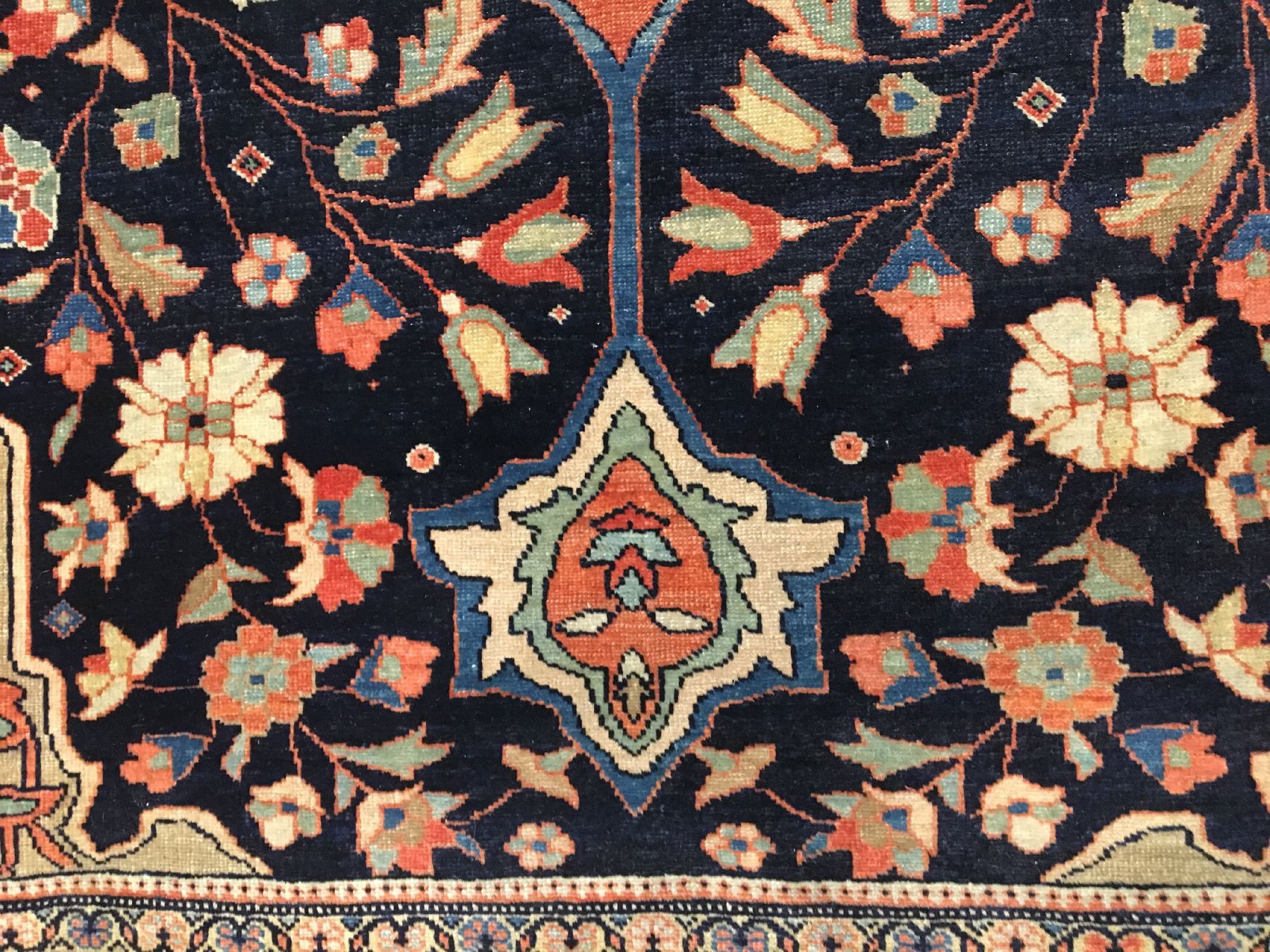 Detail e: Seltener feiner Farahan antik, Westpersien, 19.Jhd., Korkwolle geknüpft auf Baumwolle. Ein eindrucksvolles Medaillon Muster belegt edel den ...