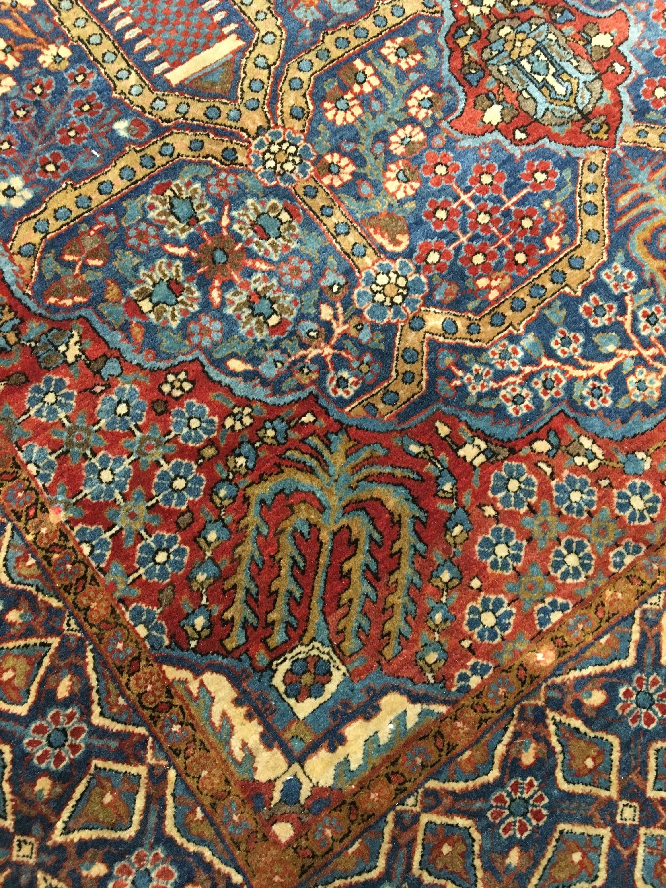 Detail d: Seltener feiner Keschan "Ateschoglou" antik, Zentralpersien, 19.Jhd., Korkwolle geknüpft auf Baumwolle. Dieses Spitzenexemplar aus den ...