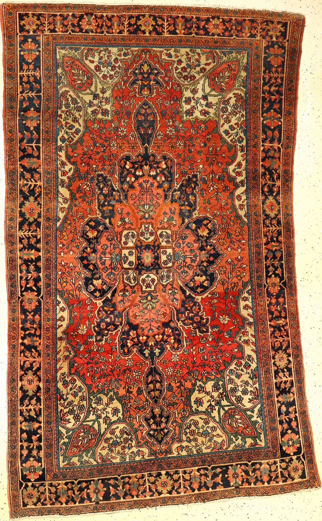 Feiner Farahan antik, Westpersien, Ende 19.Jhd., Wolle geknüpft auf Baumwolle. Dekorativer Farahan Medaillon-Teppich mit weißen Nischen, ca. 205 x ...
