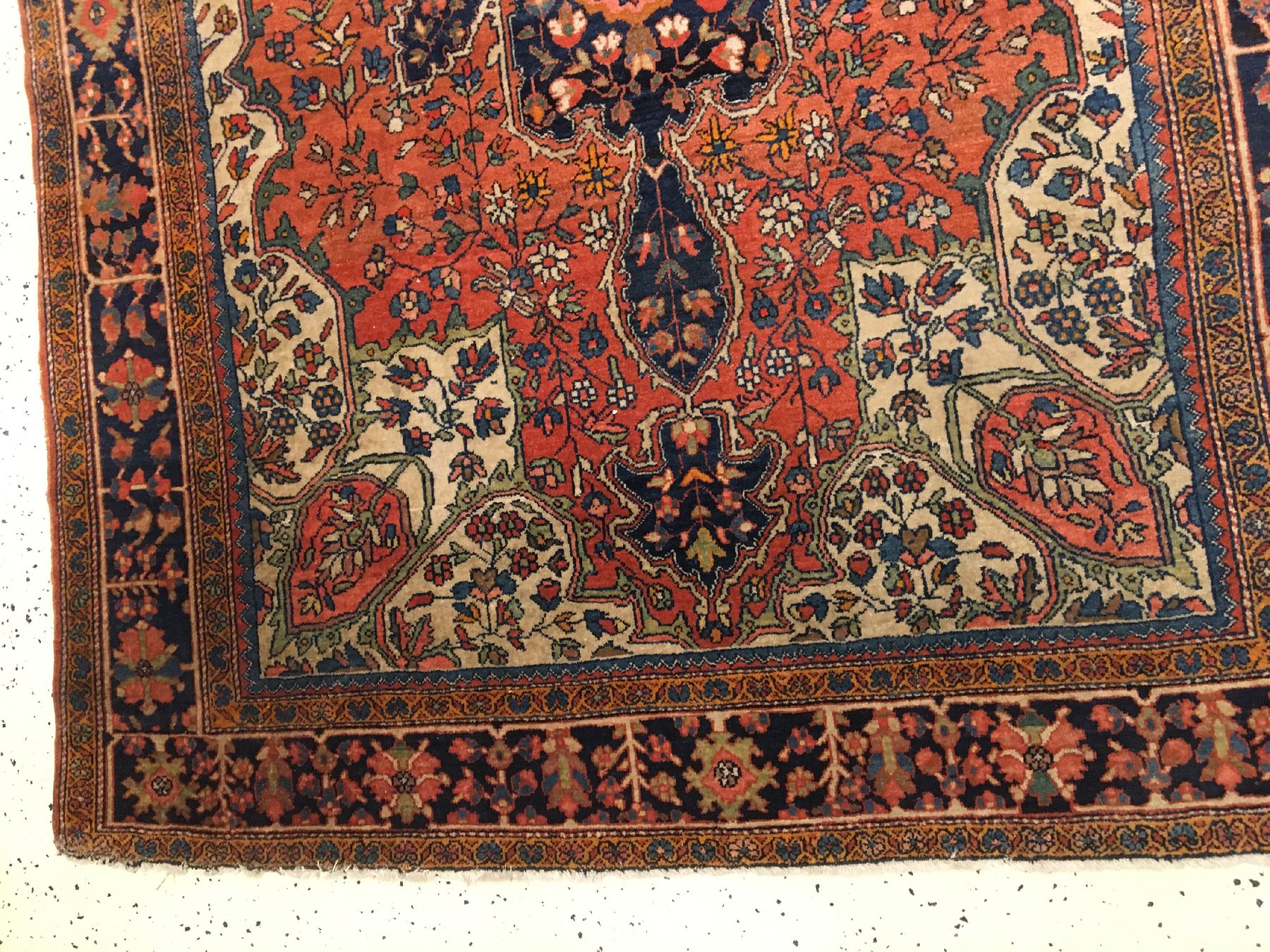 Detail c: Feiner Farahan antik, Westpersien, Ende 19.Jhd., Wolle geknüpft auf Baumwolle. Dekorativer Farahan Medaillon-Teppich mit weißen Nischen, ca. 205 x ...