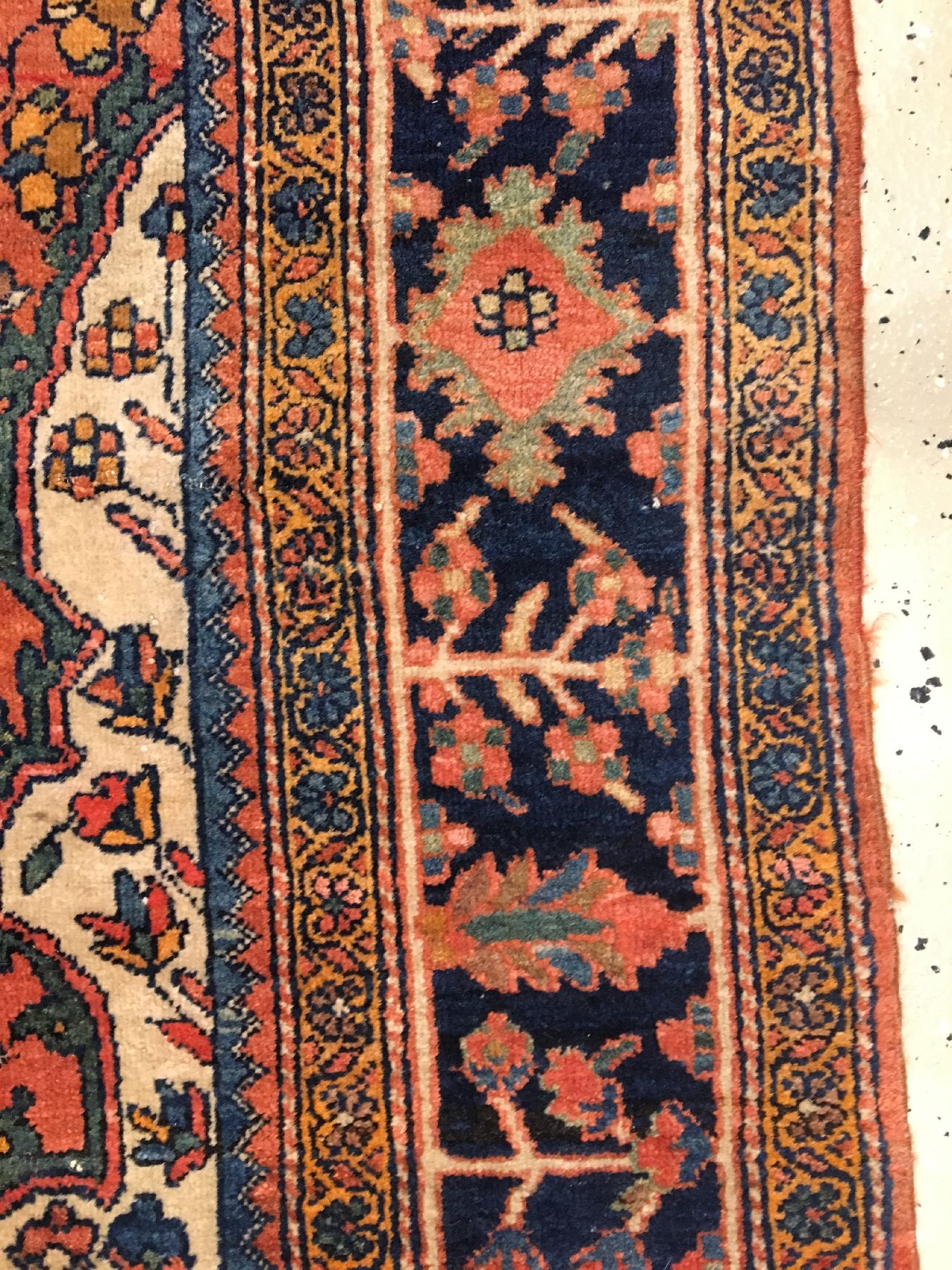 Detail g: Feiner Farahan antik, Westpersien, Ende 19.Jhd., Wolle geknüpft auf Baumwolle. Dekorativer Farahan Medaillon-Teppich mit weißen Nischen, ca. 205 x ...