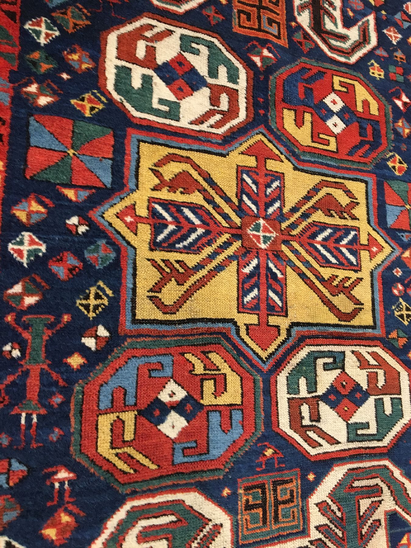 Detail d: Talisch-Lenkoran antik, Südostkaukasus Talisch-Region, 19.Jhd., (unleserliche Datierung), Wolle geknüpft auf Wolle. Seltener und Farbenprächtiger ...