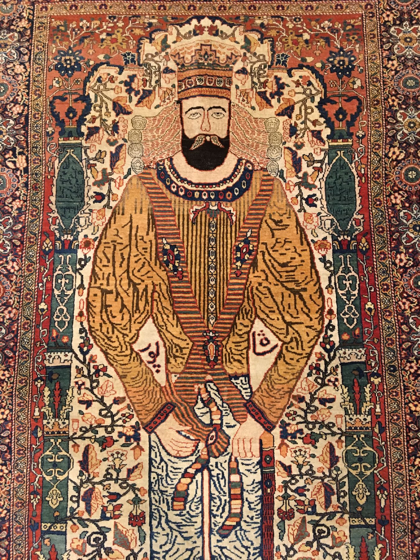Detail a: Seltener Farahan "Bildteppich" antik (Sassanidenherrscher Schapur I.), Westpersien, 19.Jhd., Wolle geknüpft auf Baumwolle. Rarer Farahan ...