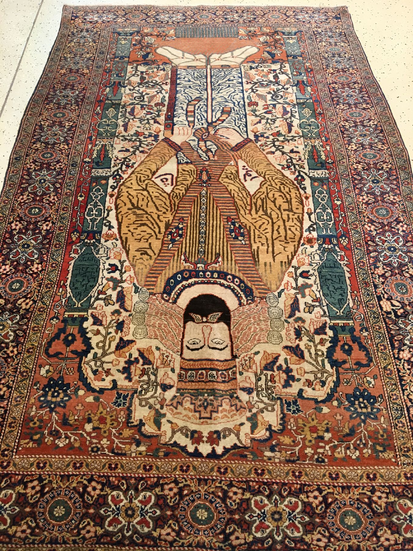 Detail b: Seltener Farahan "Bildteppich" antik (Sassanidenherrscher Schapur I.), Westpersien, 19.Jhd., Wolle geknüpft auf Baumwolle. Rarer Farahan ...