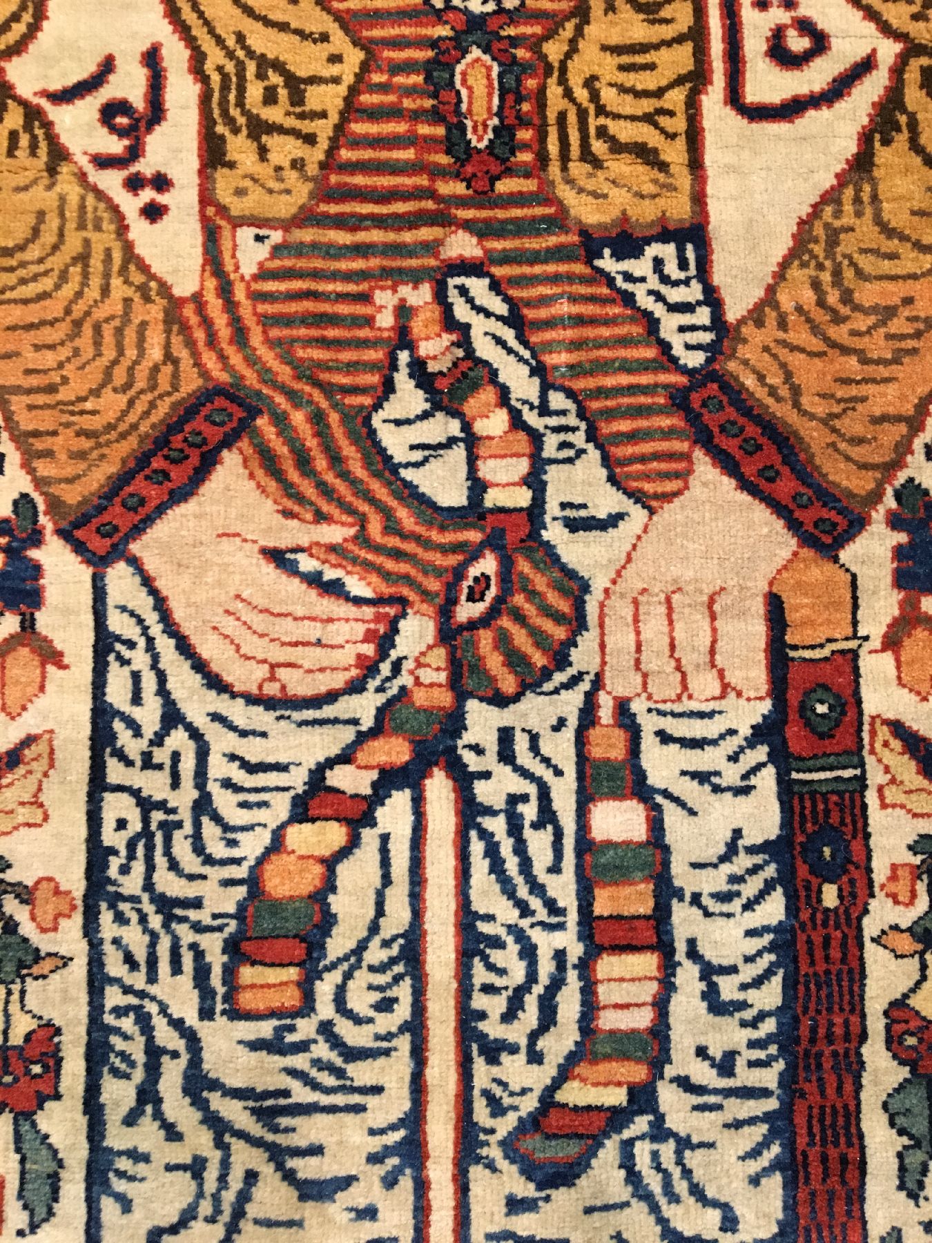 Detail d: Seltener Farahan "Bildteppich" antik (Sassanidenherrscher Schapur I.), Westpersien, 19.Jhd., Wolle geknüpft auf Baumwolle. Rarer Farahan ...