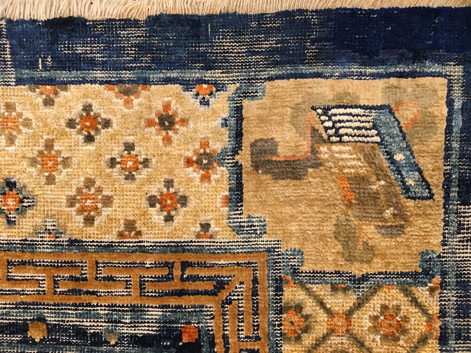 Detail g: Früher kaiserlicher Seiden Xinjiang "Der Edle Achtfache Pfad" mit Gold-Metallbrokat antik (Qing Dynastie, Qianlong Periode) "Mit ...