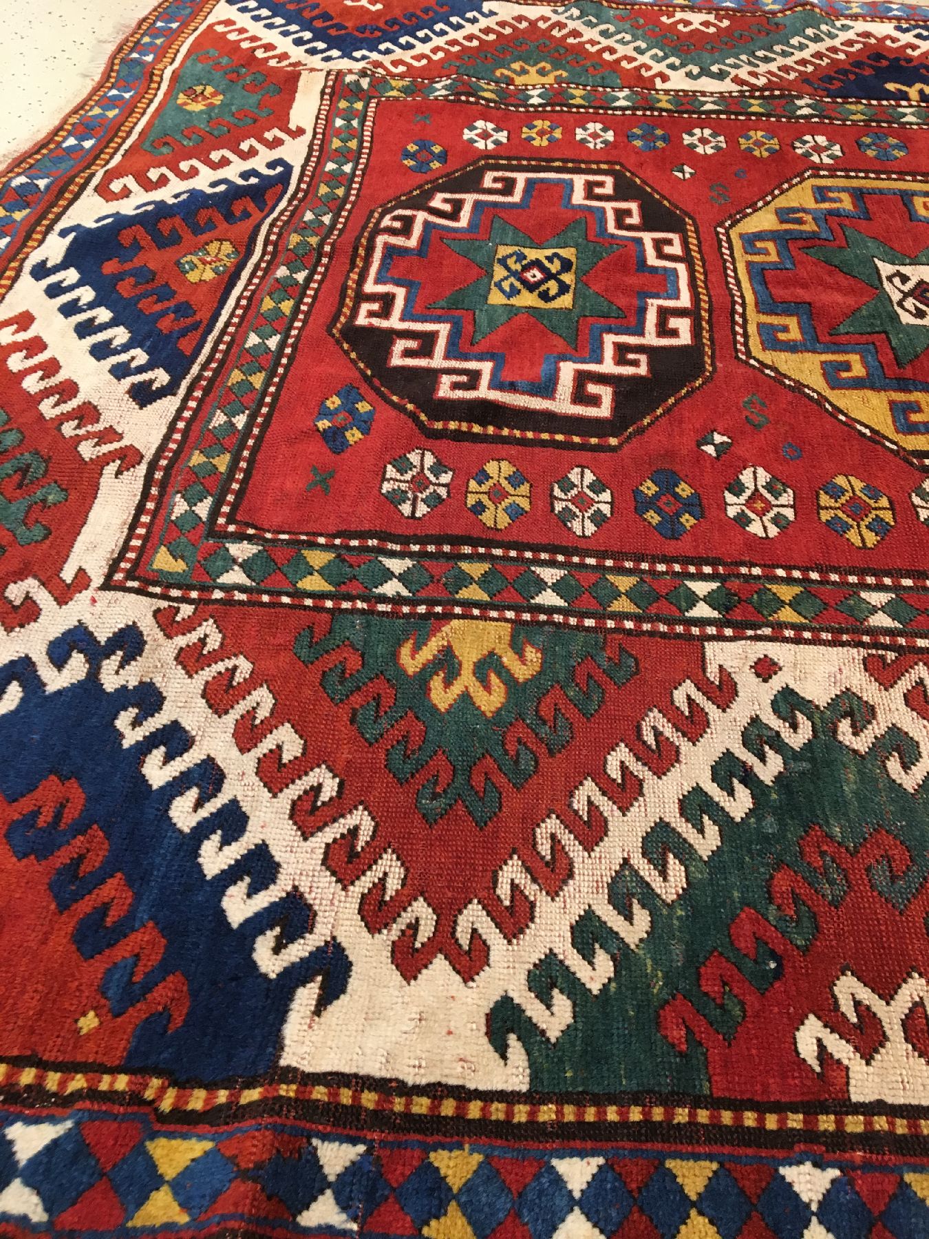 Detail c: Bordjalou Kasak antik, Südwestkaukasus, 19.Jhd., Wolle geknüpft auf Wolle. Farbenprächtiger Bordjalou mit erstklassigen Naturfarben. Das ...