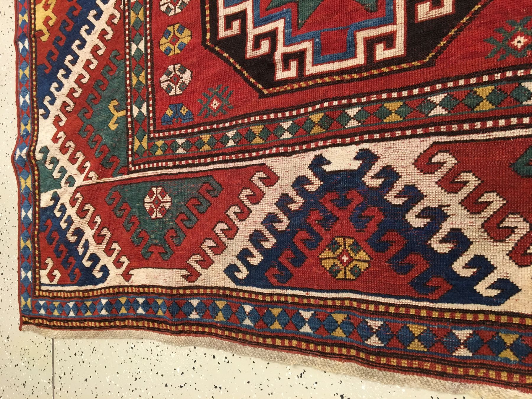 Detail d: Bordjalou Kasak antik, Südwestkaukasus, 19.Jhd., Wolle geknüpft auf Wolle. Farbenprächtiger Bordjalou mit erstklassigen Naturfarben. Das ...