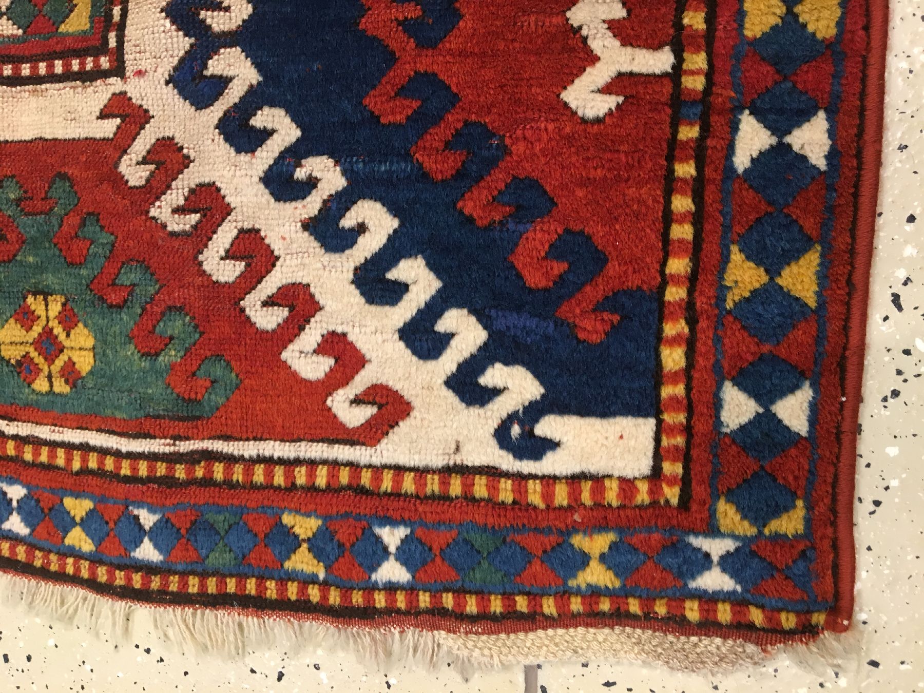 Detail h: Bordjalou Kasak antik, Südwestkaukasus, 19.Jhd., Wolle geknüpft auf Wolle. Farbenprächtiger Bordjalou mit erstklassigen Naturfarben. Das ...
