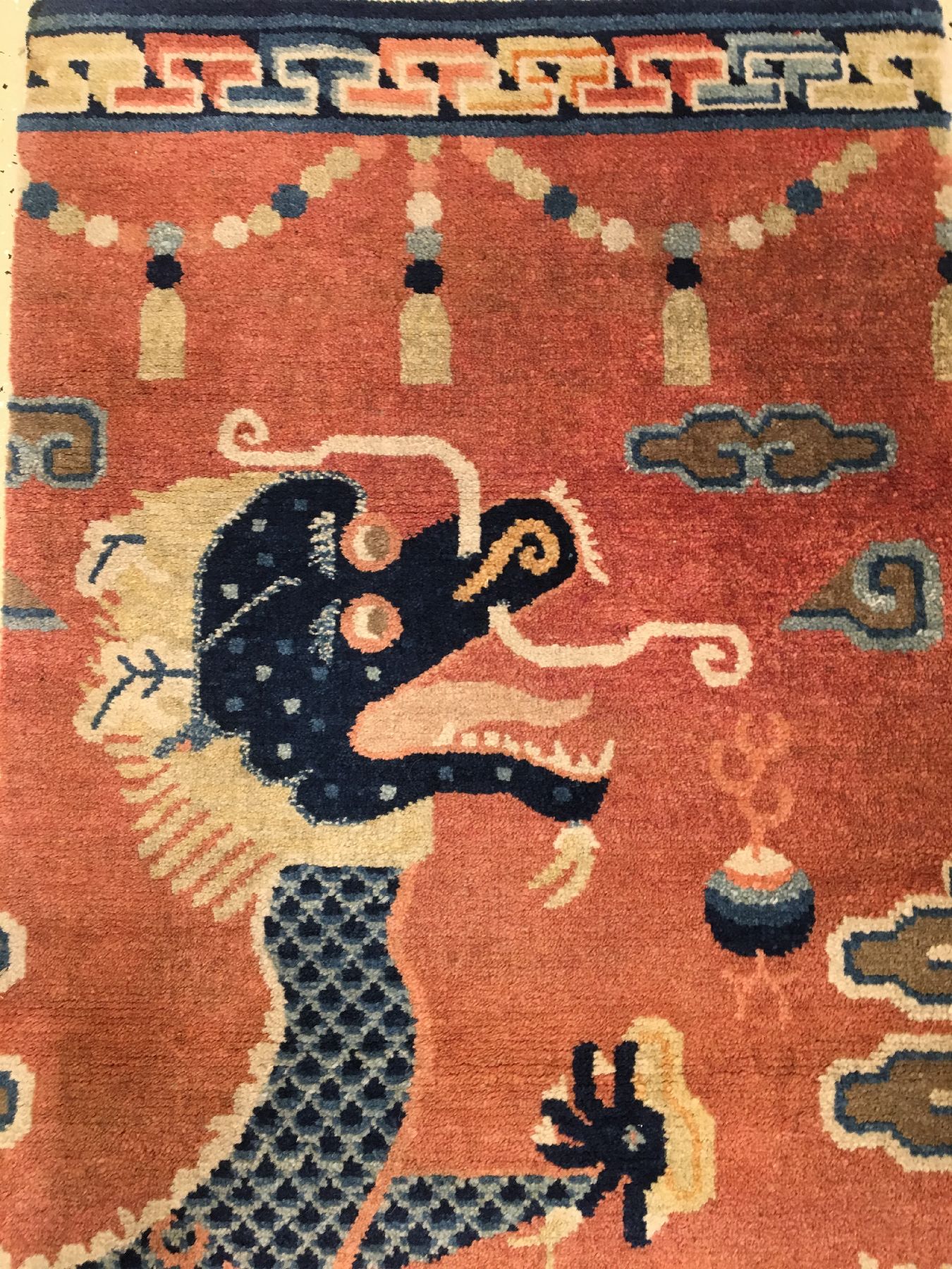 Detail a: Kleiner Feiner Ning-Hsia "Säulenteppich" antik(Drachen), Westchina, um 1900, Wolle geknüpft auf Baumwolle. Seltener kleinformatiger ...