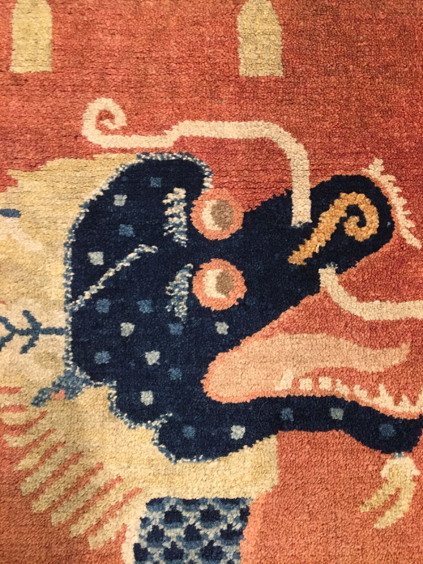 Detail b: Kleiner Feiner Ning-Hsia "Säulenteppich" antik(Drachen), Westchina, um 1900, Wolle geknüpft auf Baumwolle. Seltener kleinformatiger ...