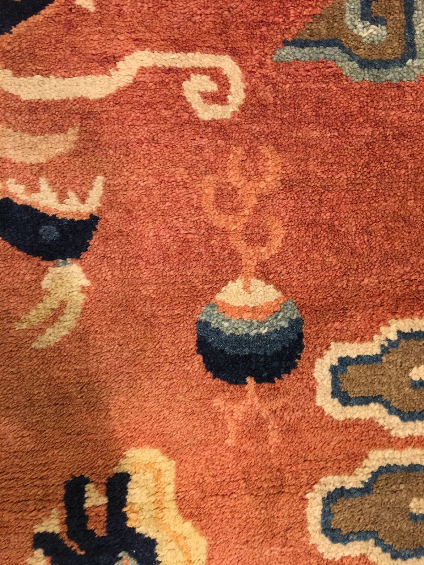 Detail c: Kleiner Feiner Ning-Hsia "Säulenteppich" antik(Drachen), Westchina, um 1900, Wolle geknüpft auf Baumwolle. Seltener kleinformatiger ...