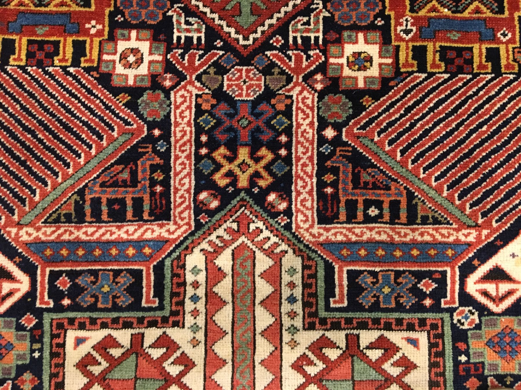 Detail c: Akstafa antik, Südostkaukasus, Mitte 19.Jhd., Wolle geknüpft auf Wolle. Seltener Akstafa im "Long-Rug" Typus mit erstklassigen ...