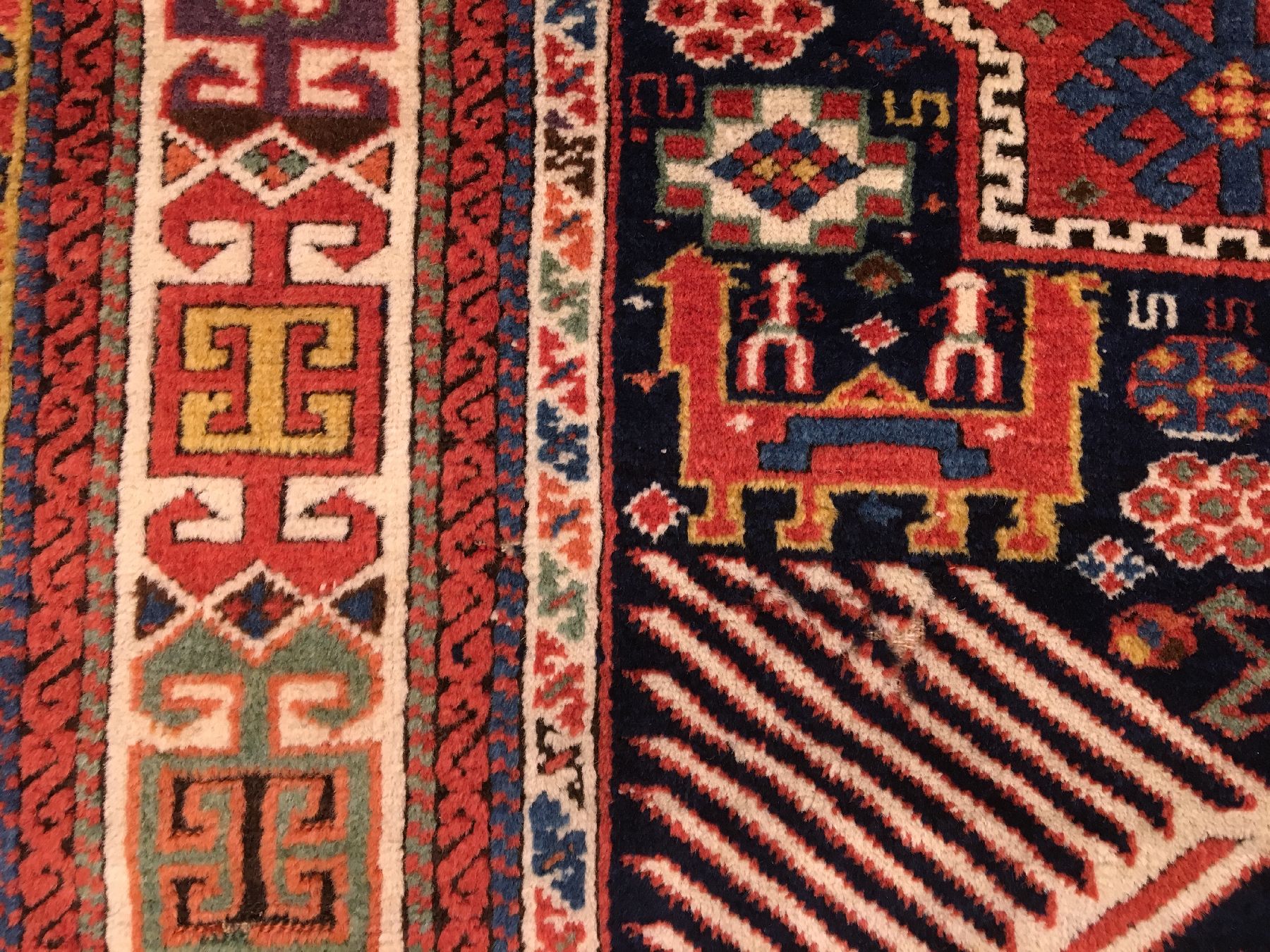 Detail f: Akstafa antik, Südostkaukasus, Mitte 19.Jhd., Wolle geknüpft auf Wolle. Seltener Akstafa im "Long-Rug" Typus mit erstklassigen ...