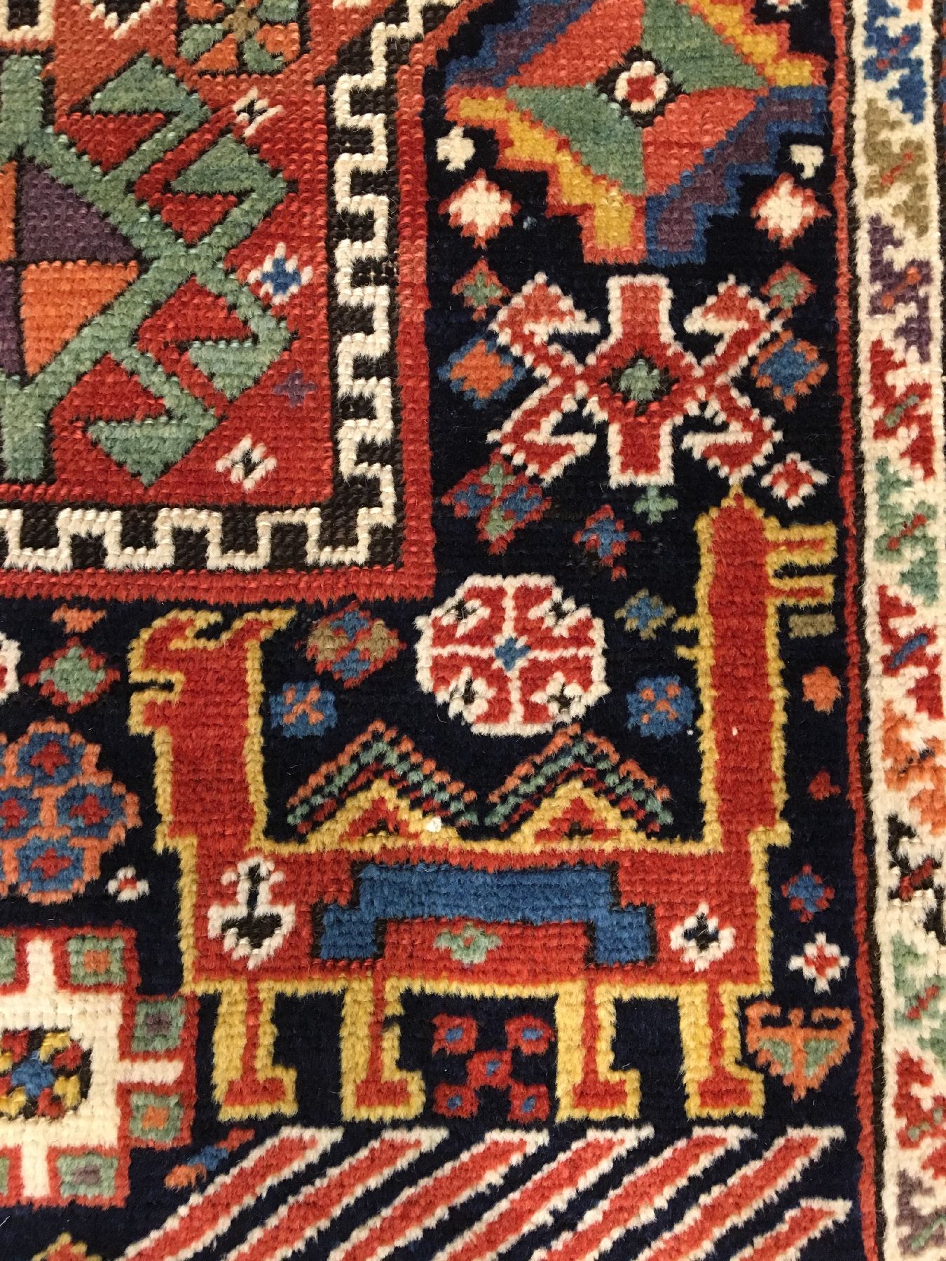 Detail g: Akstafa antik, Südostkaukasus, Mitte 19.Jhd., Wolle geknüpft auf Wolle. Seltener Akstafa im "Long-Rug" Typus mit erstklassigen ...