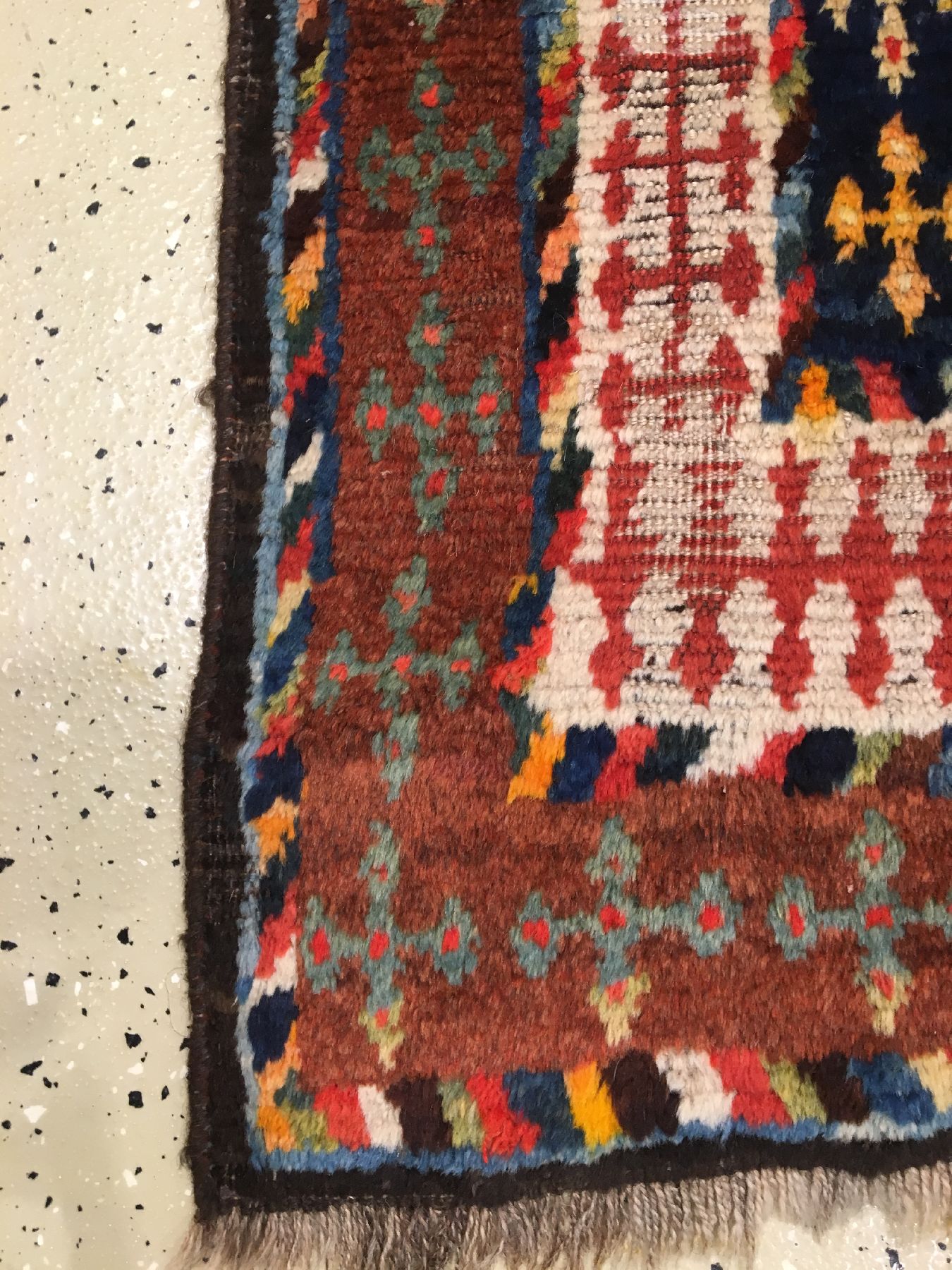 Detail e: Seltener Gaschgai Gabbeh antik, Südwestpersien Fars-Region, 19.Jhd., Wolle geknüpft auf Wolle. Rarer Gaschgai Gabbeh mit Teppich im Teppich ...