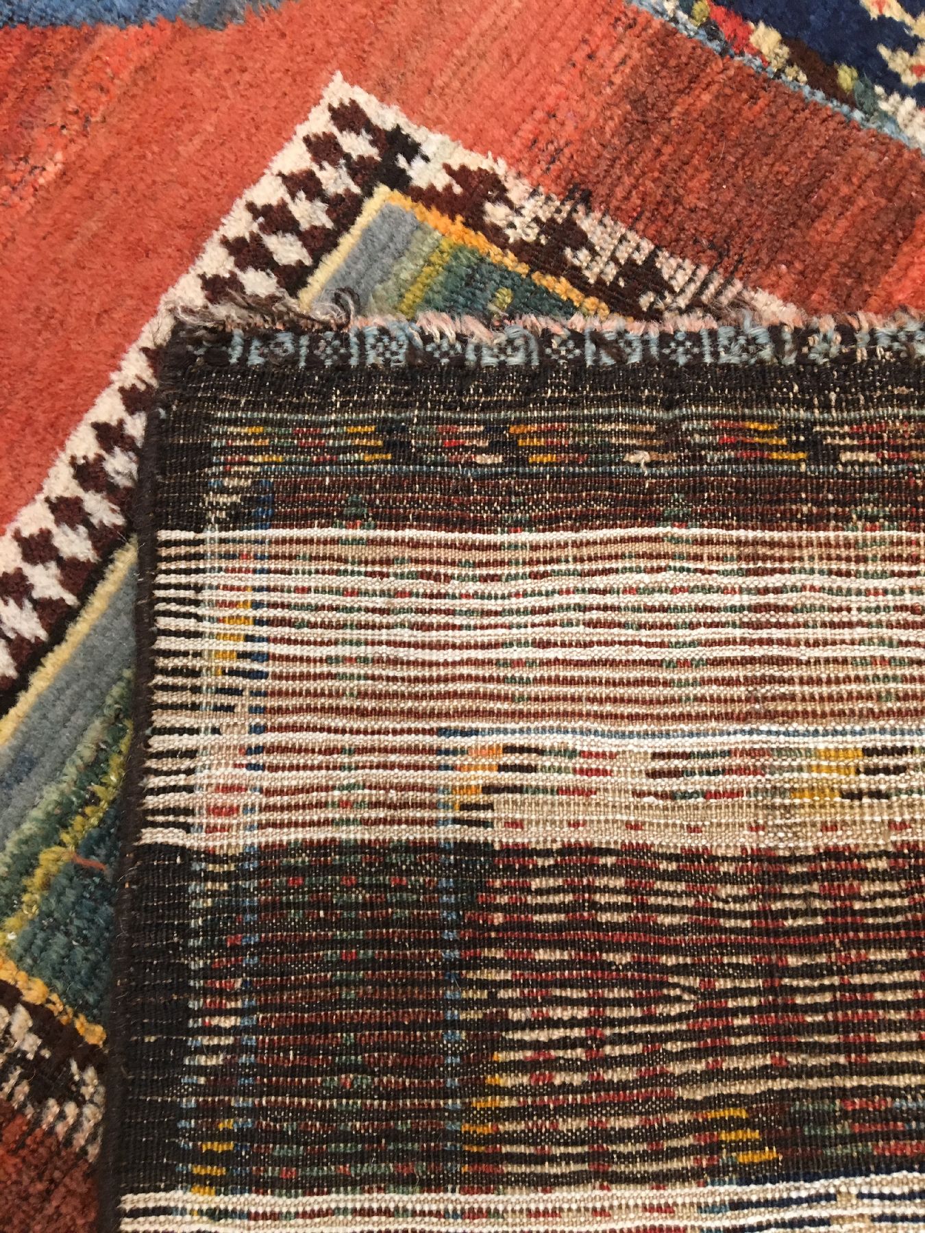 Detail h: Seltener Gaschgai Gabbeh antik, Südwestpersien Fars-Region, 19.Jhd., Wolle geknüpft auf Wolle. Rarer Gaschgai Gabbeh mit Teppich im Teppich ...