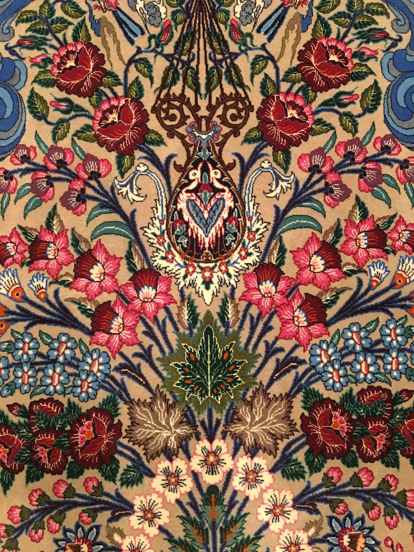 Detail c: Feiner Esfahan "Seirafian" alt (Signiert), Zentralpersien, um 1970, Korkwolle geknüpft auf Seidenkette. Dekorativer Esfahan aus den ...
