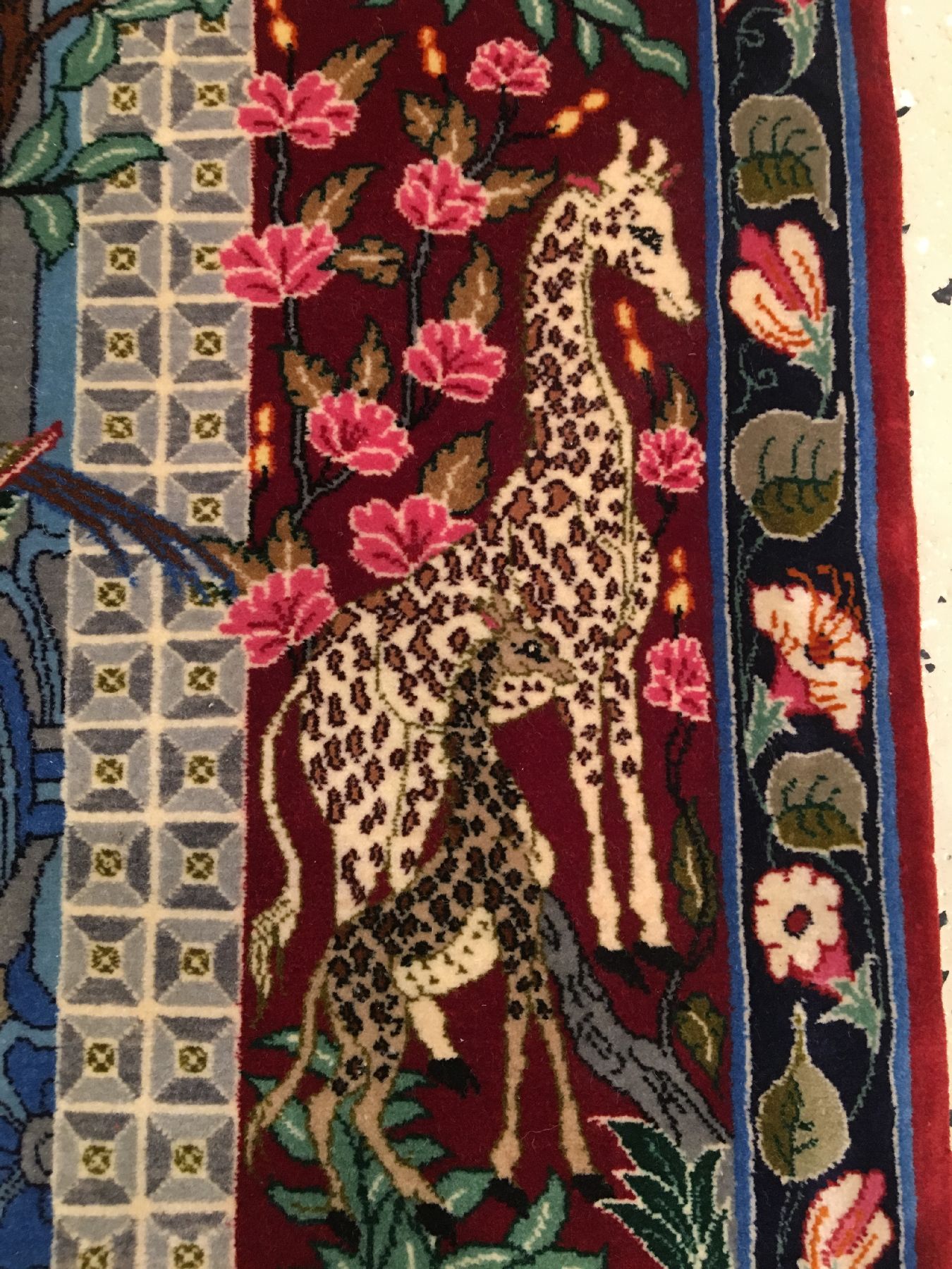 Detail d: Feiner Esfahan "Seirafian" alt (Signiert), Zentralpersien, um 1970, Korkwolle geknüpft auf Seidenkette. Dekorativer Esfahan aus den ...