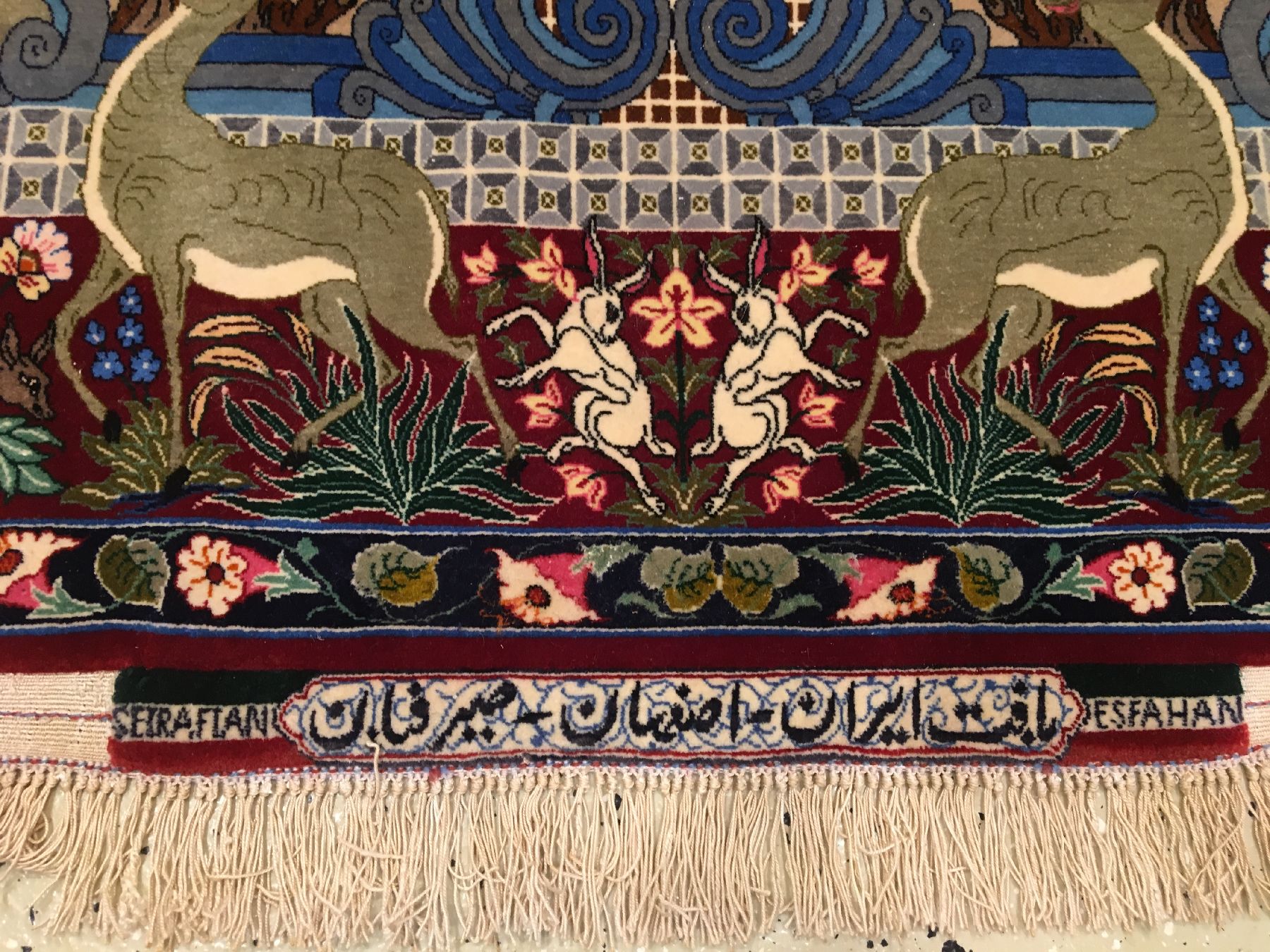 Detail e: Feiner Esfahan "Seirafian" alt (Signiert), Zentralpersien, um 1970, Korkwolle geknüpft auf Seidenkette. Dekorativer Esfahan aus den ...