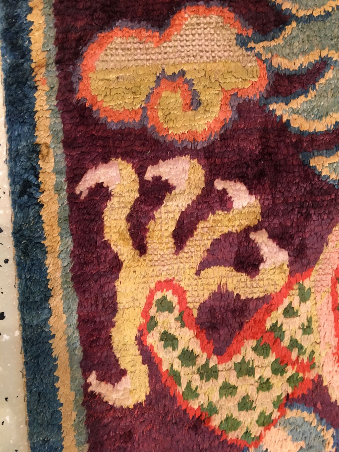 Detail d: Seltener kaiserlicher Seiden Kansu antik (Tianlong Drachen), Westchina, um 1800, reine Naturseide geknüpft auf Baumwolle. Rarer Kansu Seidenteppich ...