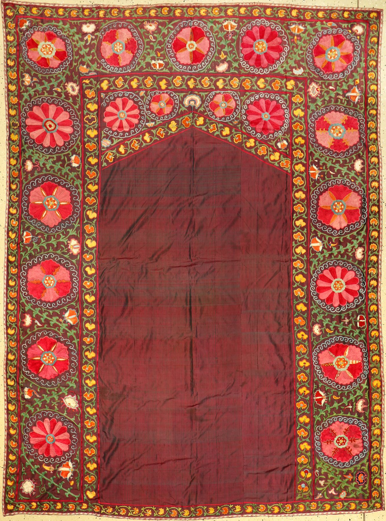 Seiden Shakhrisyabz "Susani" antik, Usbekistan, 19.Jhd., Seidenstickerei auf violetten Seiden-Ikat. Seltene feine Shakhrisyabz Susani im ...