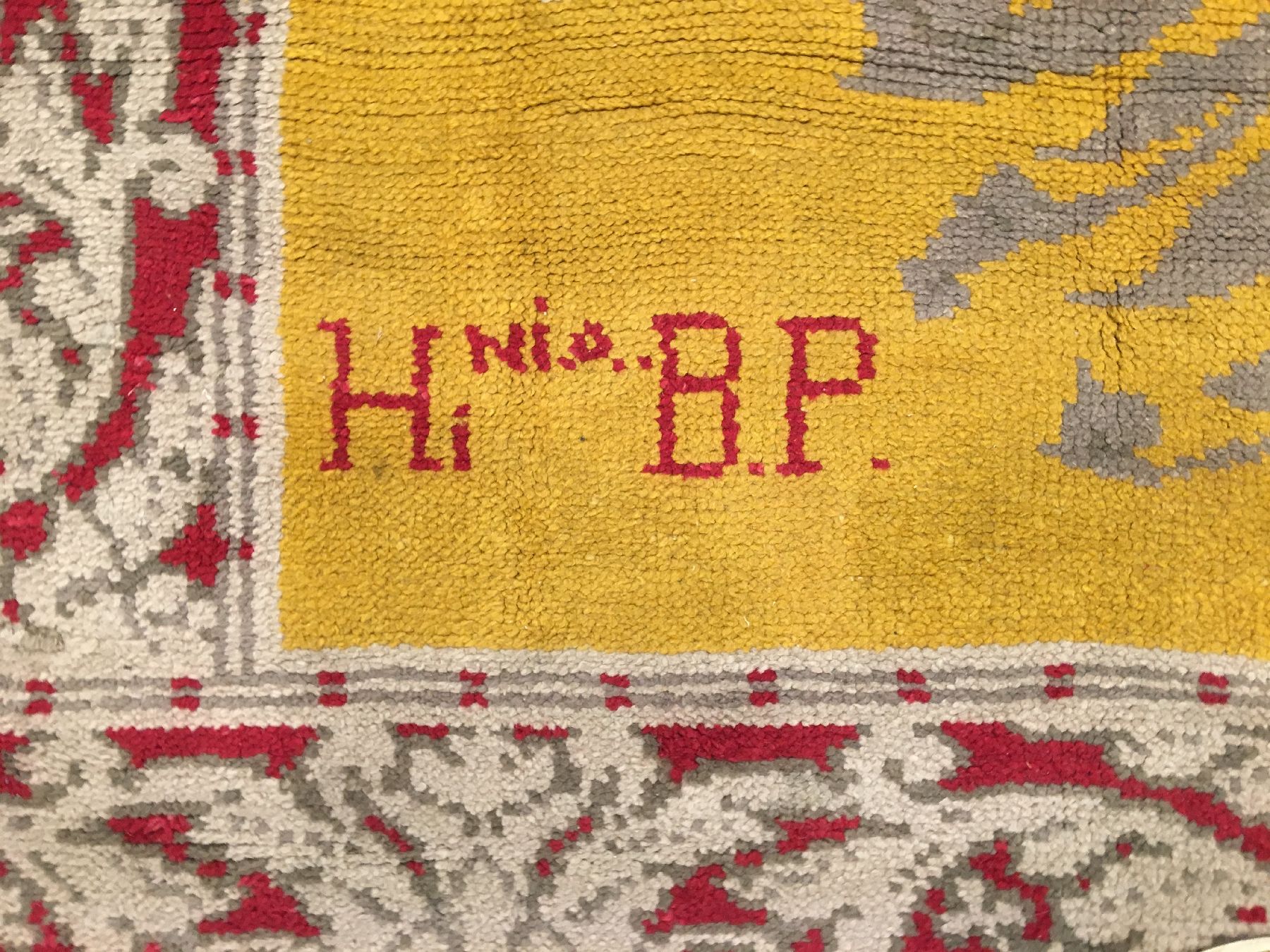 Detail d: Großer spanischer "Wappen-Teppich" alt (Signiert: Escuela De Artes Y Oficios "Hi Ni.O. B.P.", Ano 1930), Spanien, um 1930 ...
