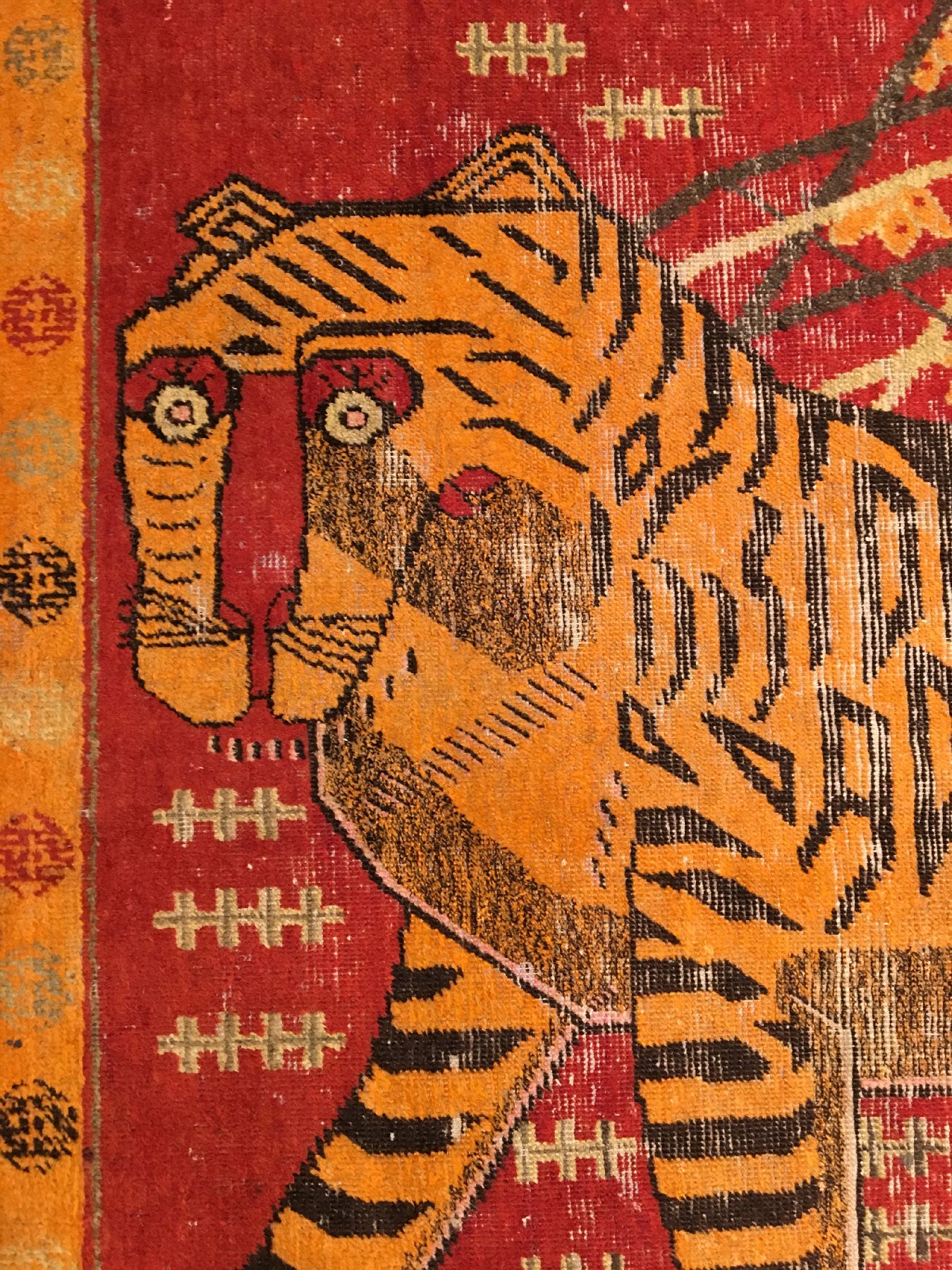 Detail d: Seltener Samarkand "Tigerteppich" antik, Ostturkestan, um 1890, Wolle geknüpft auf Baumwolle. Sehr seltener Teppich aus Samarkand ...