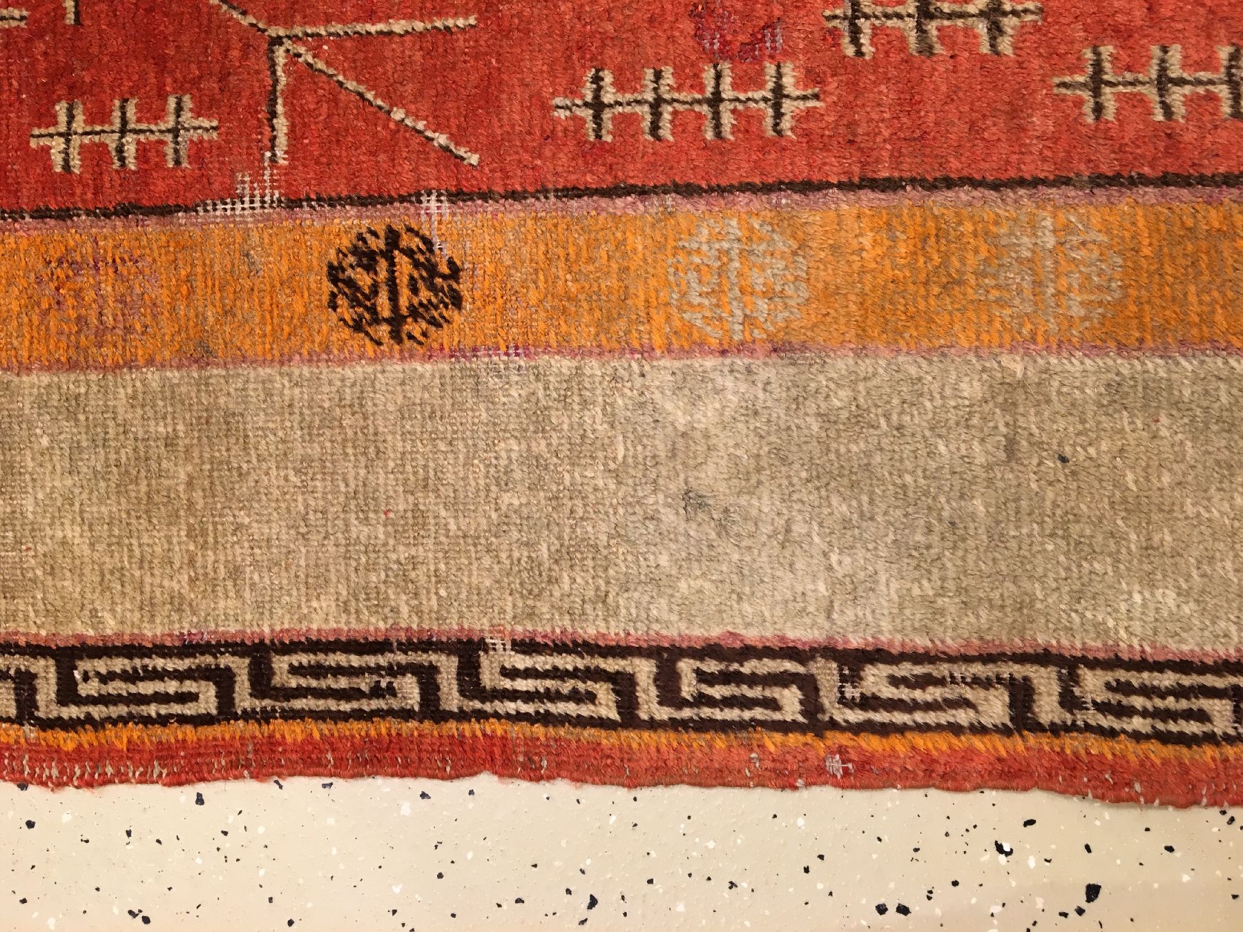 Detail e: Seltener Samarkand "Tigerteppich" antik, Ostturkestan, um 1890, Wolle geknüpft auf Baumwolle. Sehr seltener Teppich aus Samarkand ...