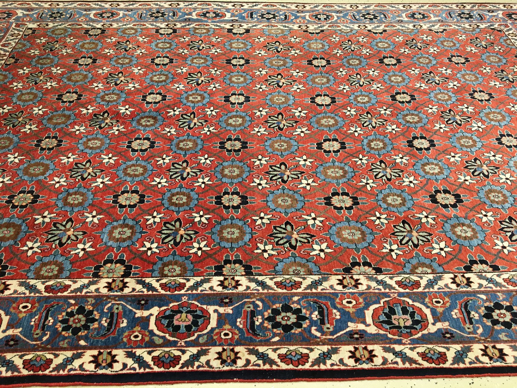 Detail a: Großer feiner Weramin alt (Mina-Khani), Zentralpersien, um 1920, Korkwolle geknüpft auf Baumwolle. Eleganter rotgrundiger Weramin im Mina-Khani ...