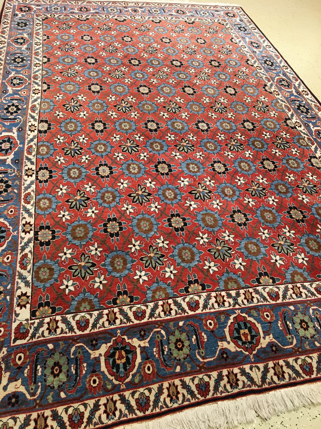 Detail b: Großer feiner Weramin alt (Mina-Khani), Zentralpersien, um 1920, Korkwolle geknüpft auf Baumwolle. Eleganter rotgrundiger Weramin im Mina-Khani ...