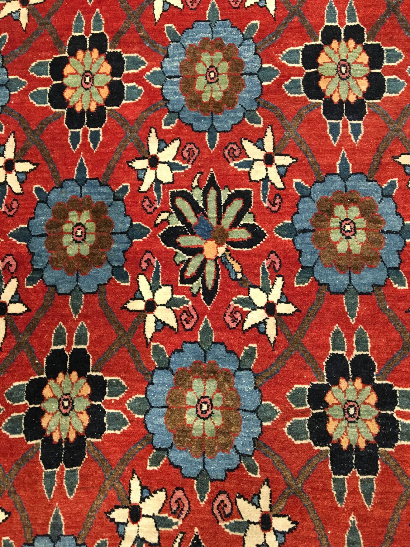 Detail c: Großer feiner Weramin alt (Mina-Khani), Zentralpersien, um 1920, Korkwolle geknüpft auf Baumwolle. Eleganter rotgrundiger Weramin im Mina-Khani ...