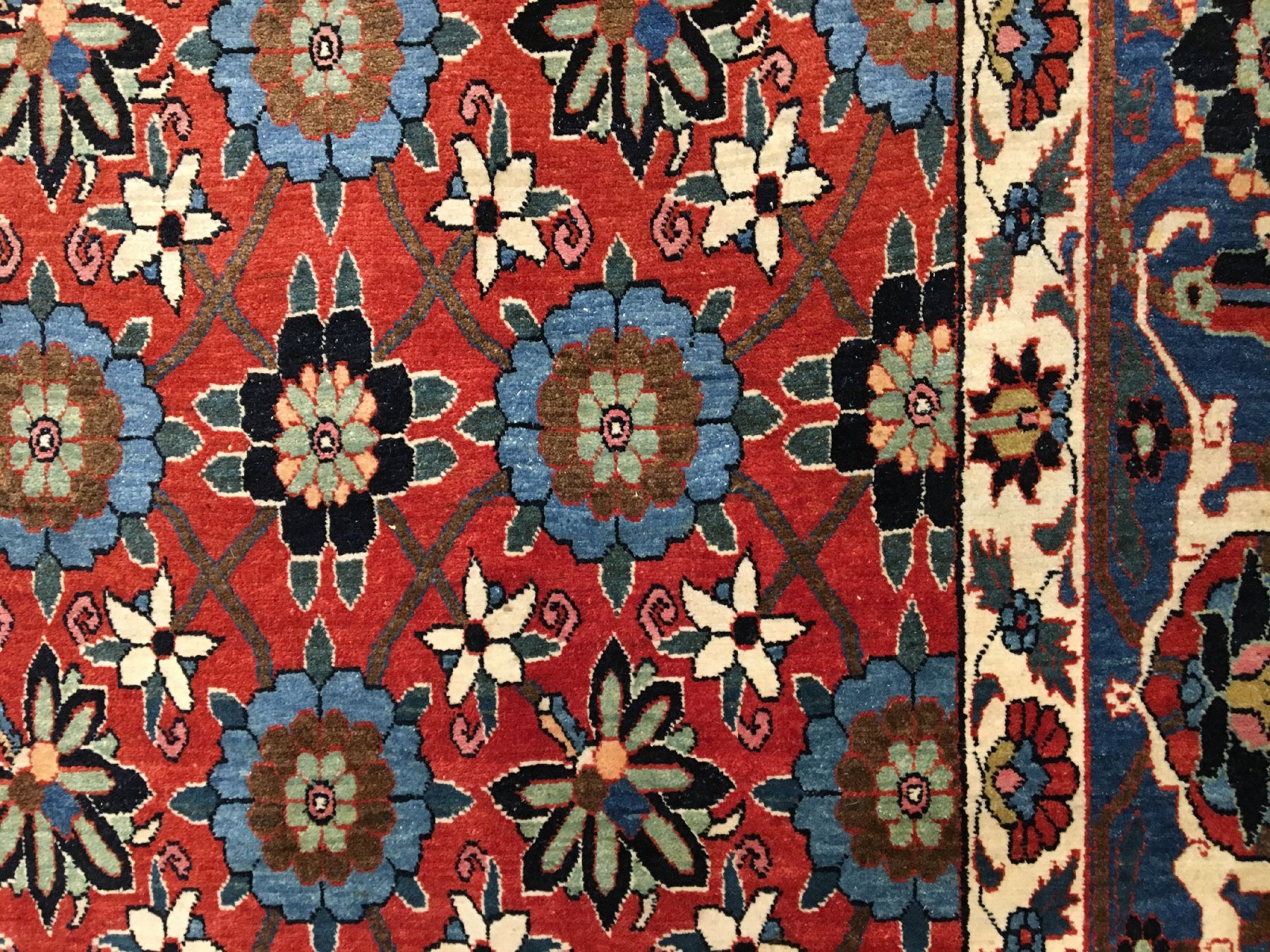 Detail e: Großer feiner Weramin alt (Mina-Khani), Zentralpersien, um 1920, Korkwolle geknüpft auf Baumwolle. Eleganter rotgrundiger Weramin im Mina-Khani ...