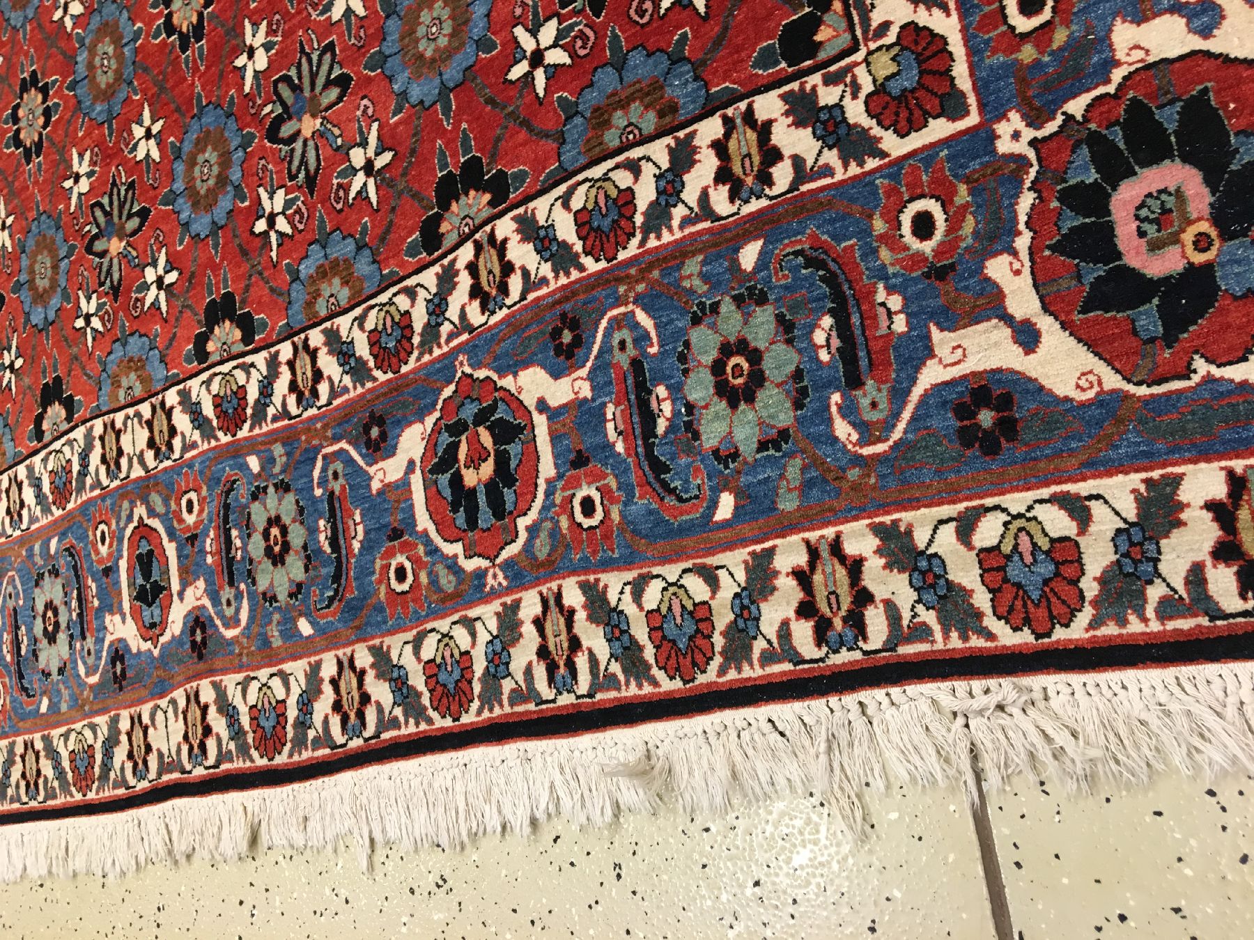 Detail f: Großer feiner Weramin alt (Mina-Khani), Zentralpersien, um 1920, Korkwolle geknüpft auf Baumwolle. Eleganter rotgrundiger Weramin im Mina-Khani ...