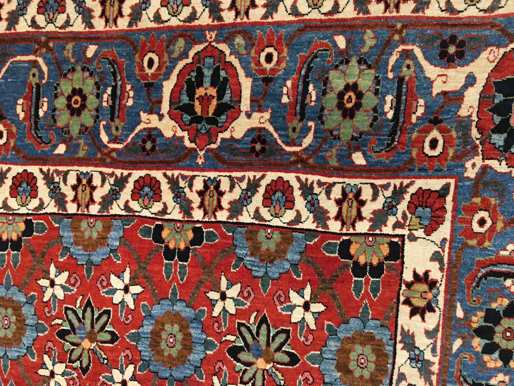 Detail g: Großer feiner Weramin alt (Mina-Khani), Zentralpersien, um 1920, Korkwolle geknüpft auf Baumwolle. Eleganter rotgrundiger Weramin im Mina-Khani ...