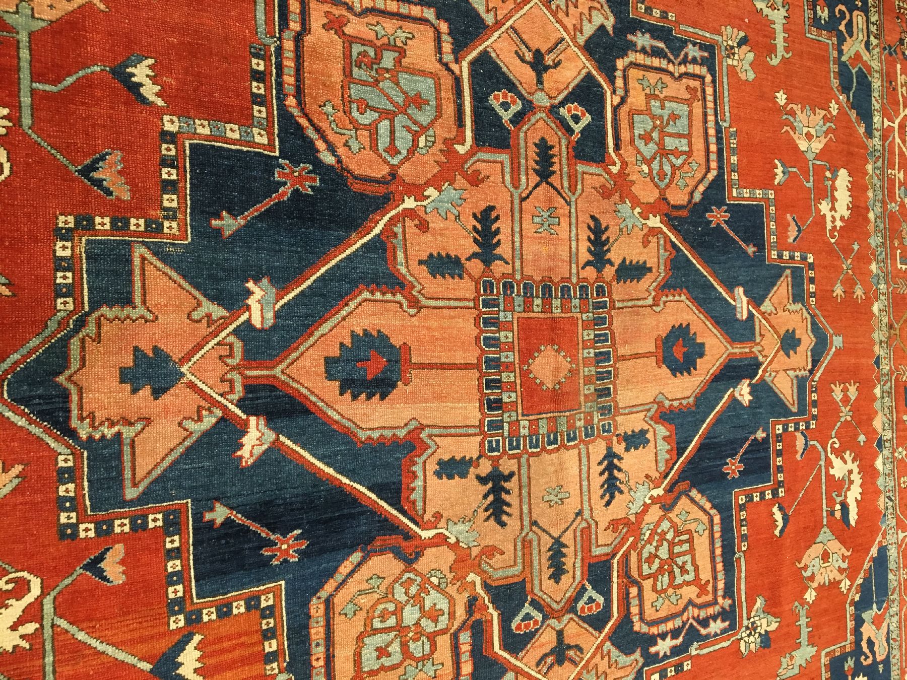 Detail d: Großer feiner Serapi-Karadja antik, Nordwestpersien Heriz-Gebiet, 19.Jhd., Wolle geknüpft auf Baumwolle. Bemerkenswert fein geknüpfter ...