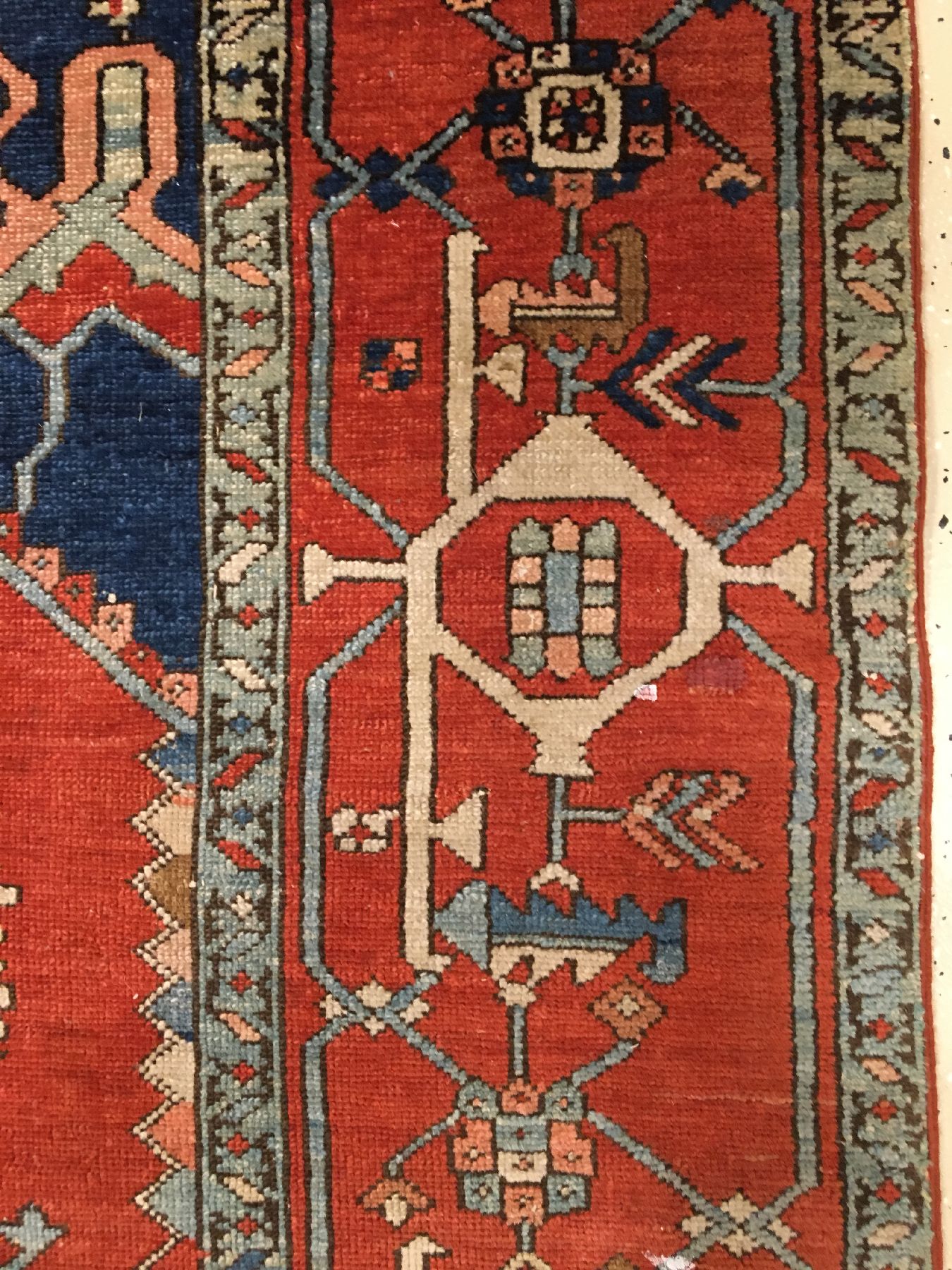 Detail f: Großer feiner Serapi-Karadja antik, Nordwestpersien Heriz-Gebiet, 19.Jhd., Wolle geknüpft auf Baumwolle. Bemerkenswert fein geknüpfter ...