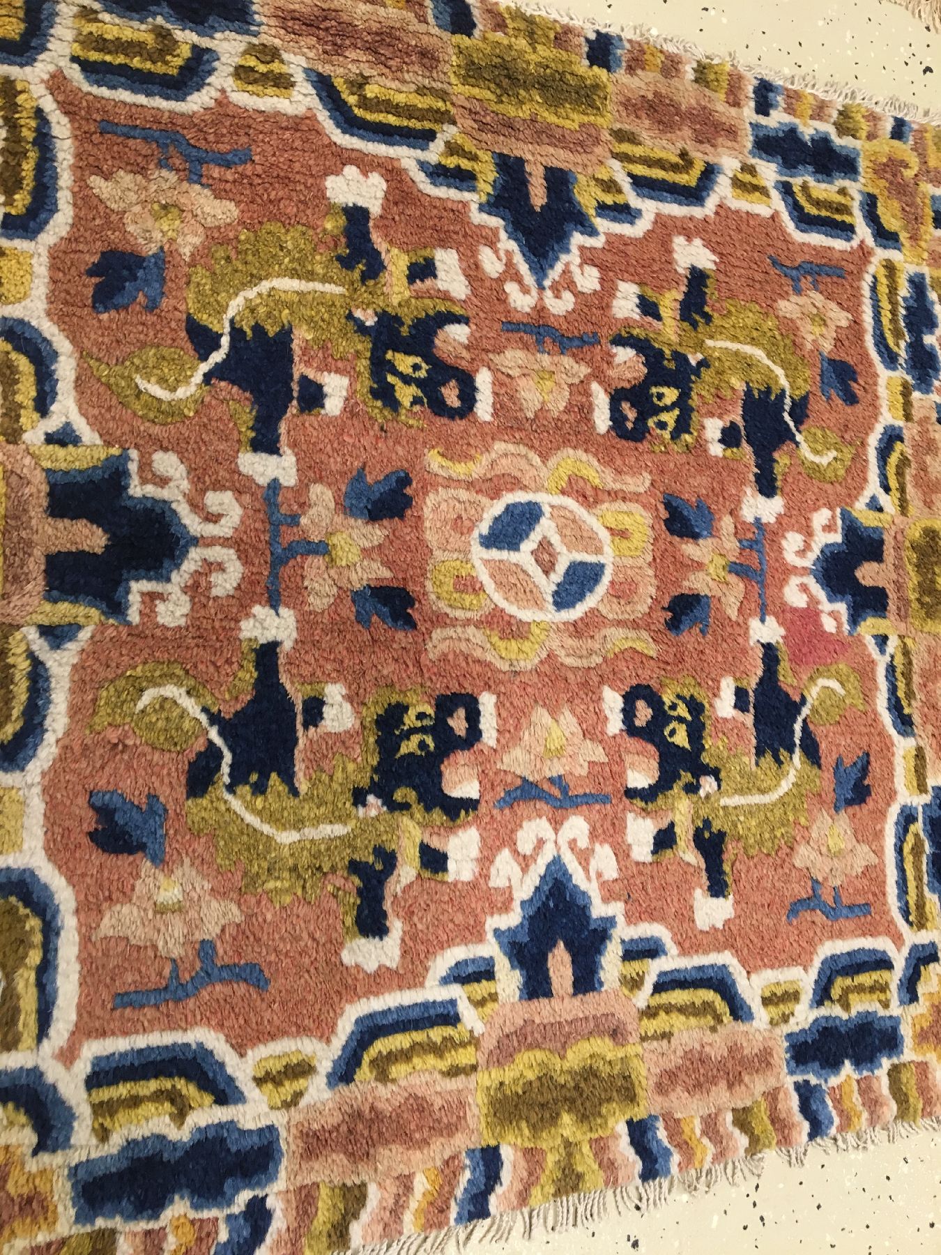 Detail a: (3 Lots) Ning-Hsia "Sitzmatten" antik, Westchina, um 1800-1880, Wolle geknüpft auf Baumwolle. Drei Sitzmatten mit Fo-Hunde, ca. 70 x 73 ...