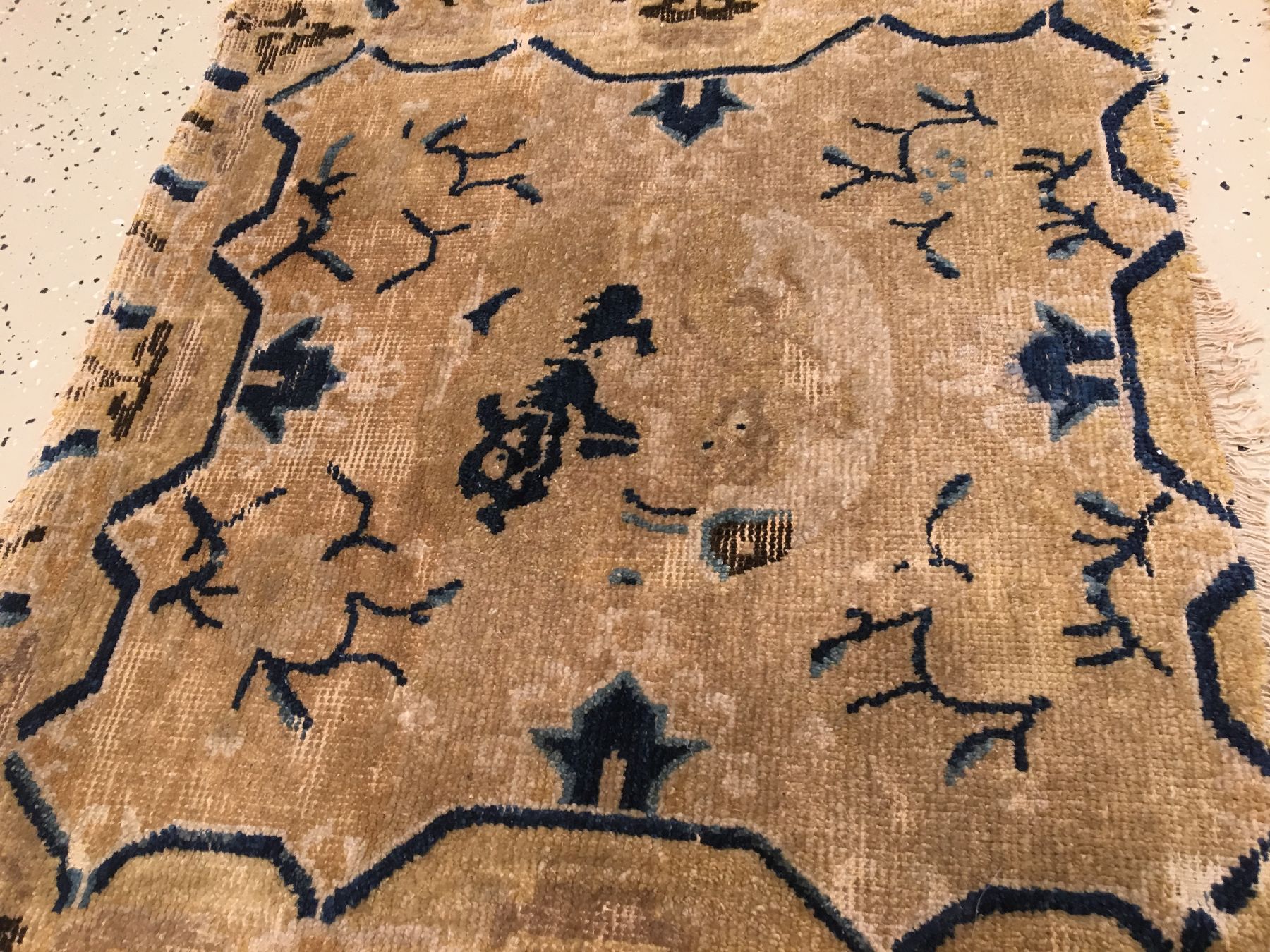 Detail e: (3 Lots) Ning-Hsia "Sitzmatten" antik, Westchina, um 1800-1880, Wolle geknüpft auf Baumwolle. Drei Sitzmatten mit Fo-Hunde, ca. 70 x 73 ...