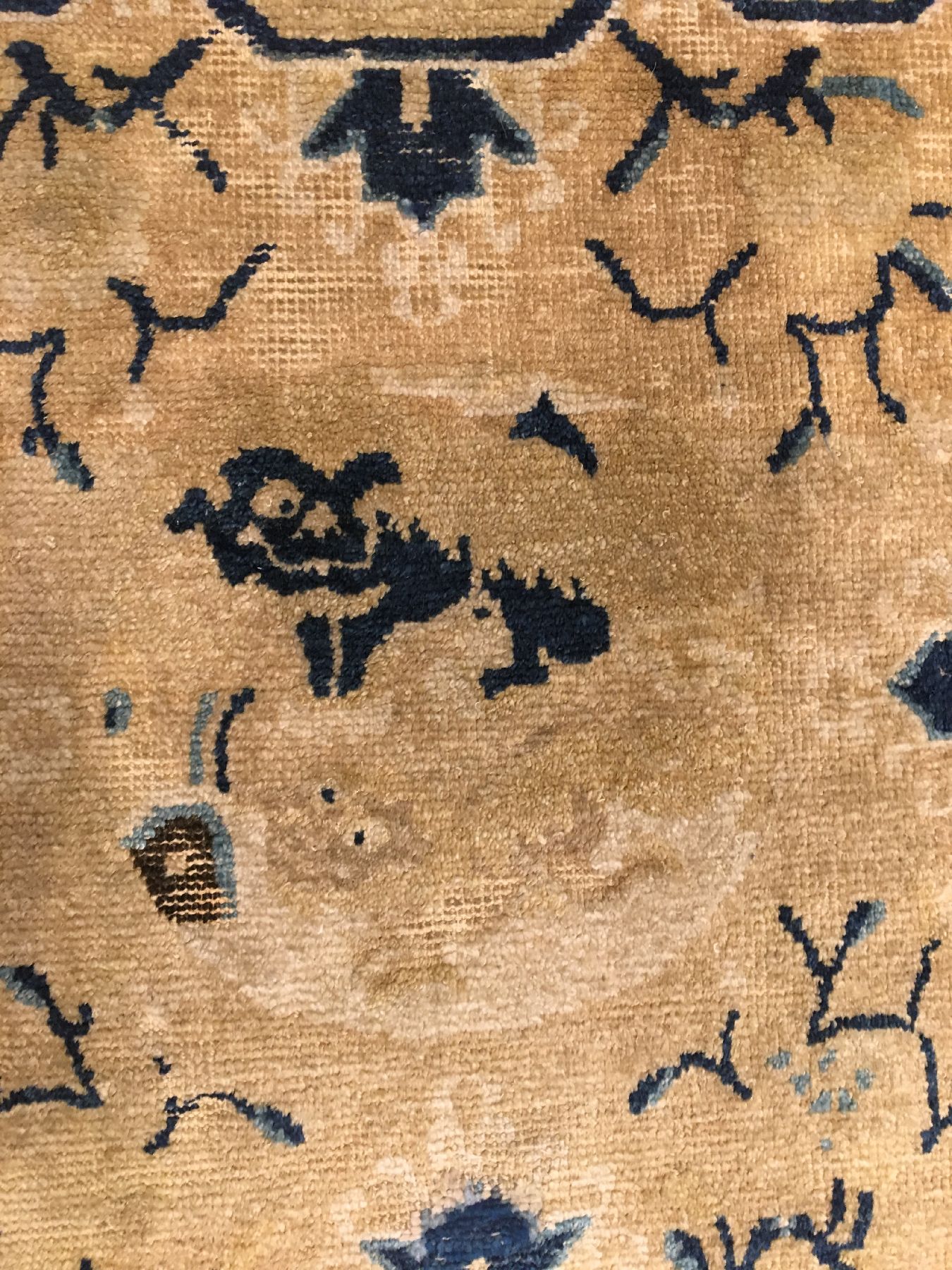 Detail f: (3 Lots) Ning-Hsia "Sitzmatten" antik, Westchina, um 1800-1880, Wolle geknüpft auf Baumwolle. Drei Sitzmatten mit Fo-Hunde, ca. 70 x 73 ...