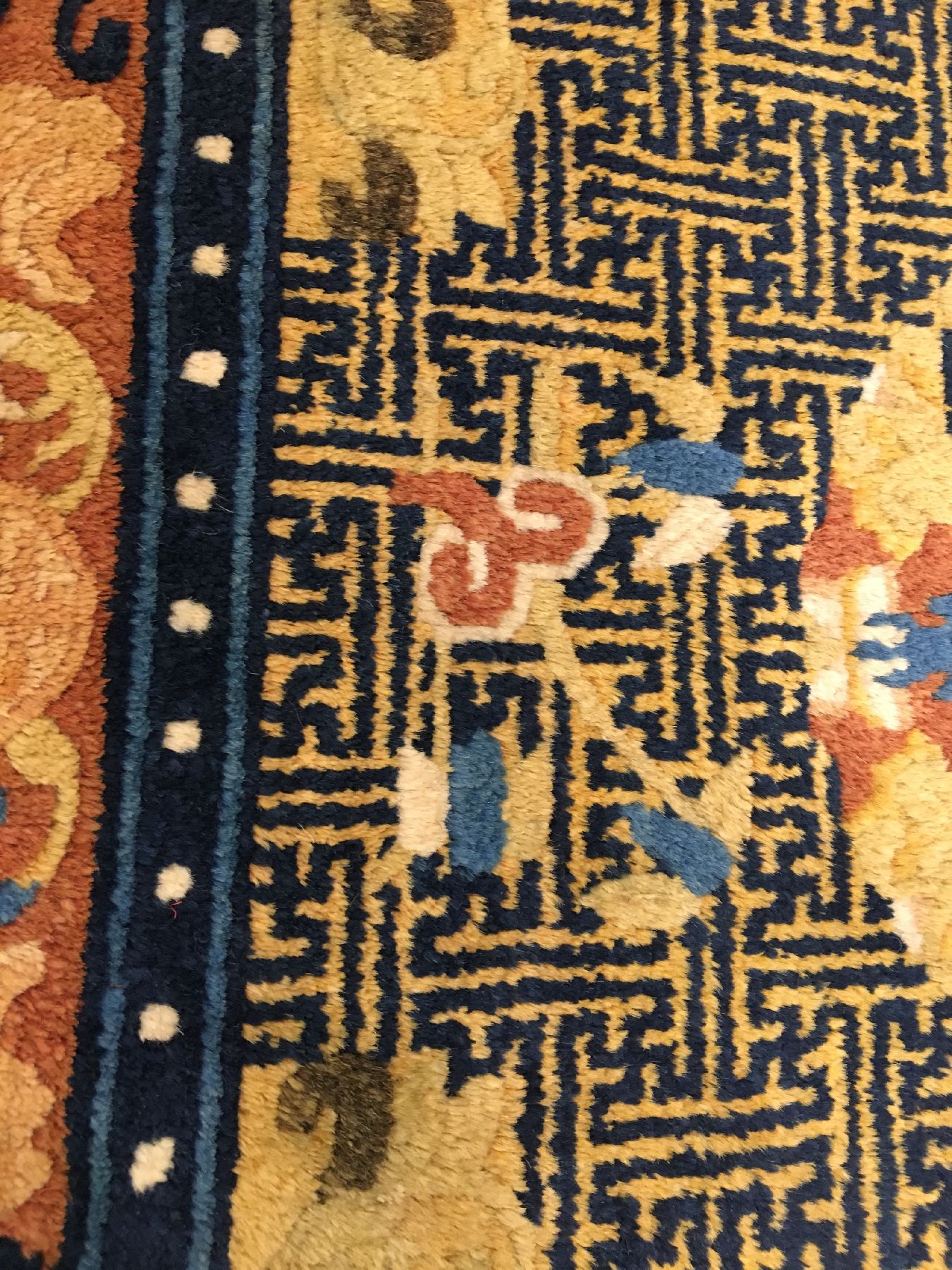 Detail e: Gelbe Ning-Hsia "Sitzmatte" antik (Art-Deco Drachenköpfe), Westchina, um 1910/1920, Wolle geknüpft auf Baumwolle. Dekorative ...