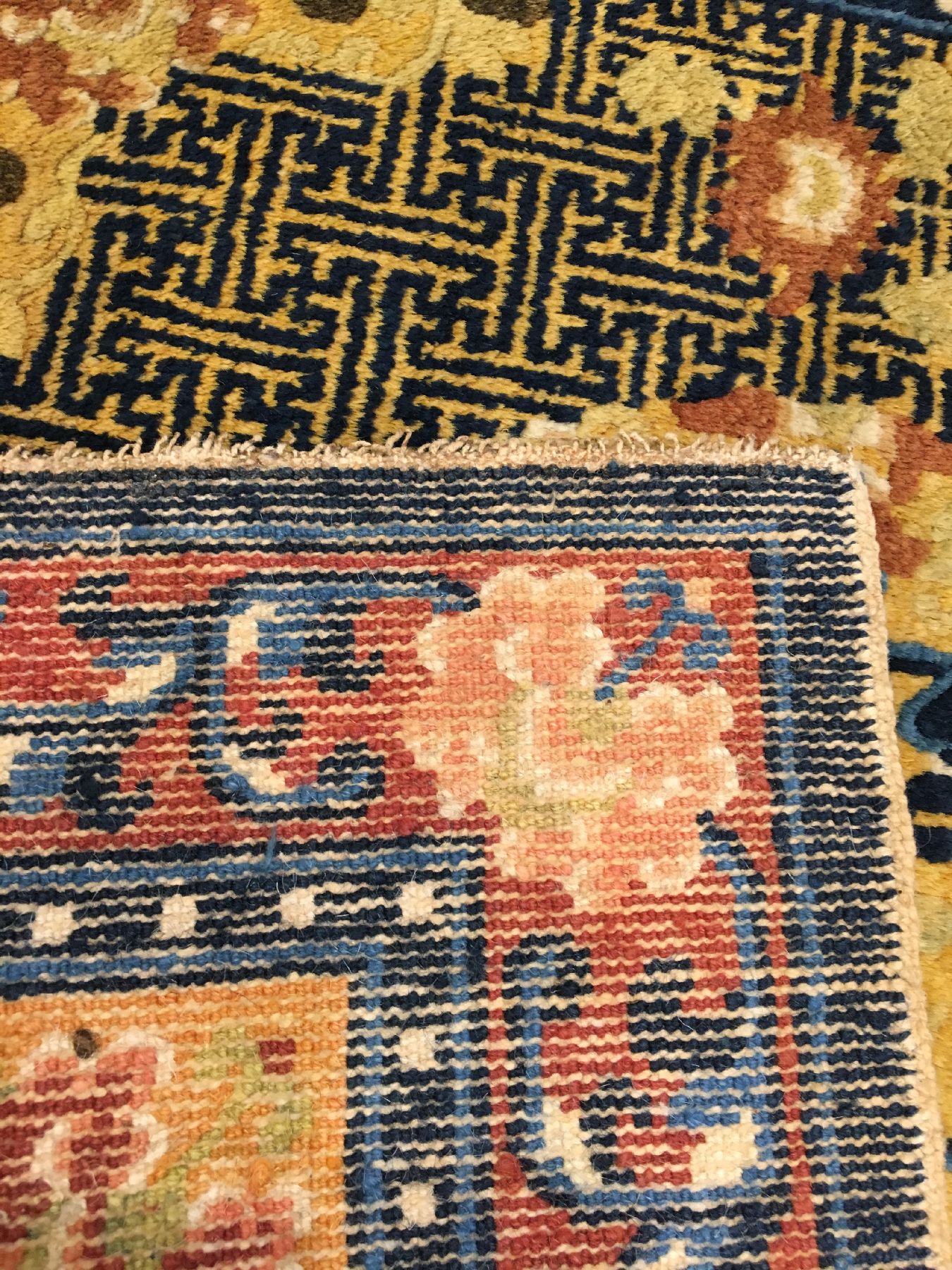 Detail g: Gelbe Ning-Hsia "Sitzmatte" antik (Art-Deco Drachenköpfe), Westchina, um 1910/1920, Wolle geknüpft auf Baumwolle. Dekorative ...