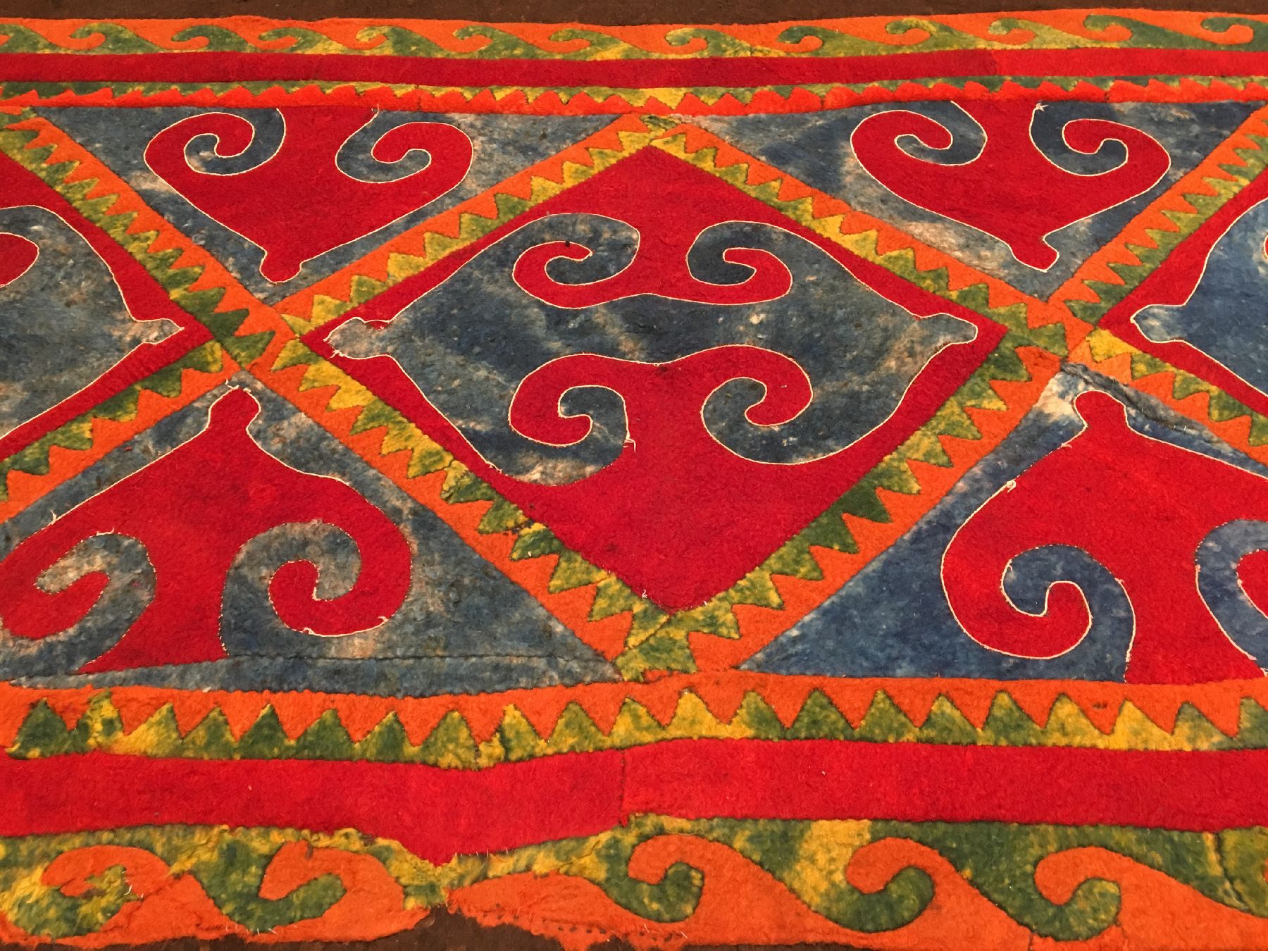 Detail b: Seltener Kirgisischer Shyrdak "Filzteppich" antik, Kirgisistan, Ende 19.Jhd., Filz. Hochdekorativer Filzteppich der Kirgisen mit ...
