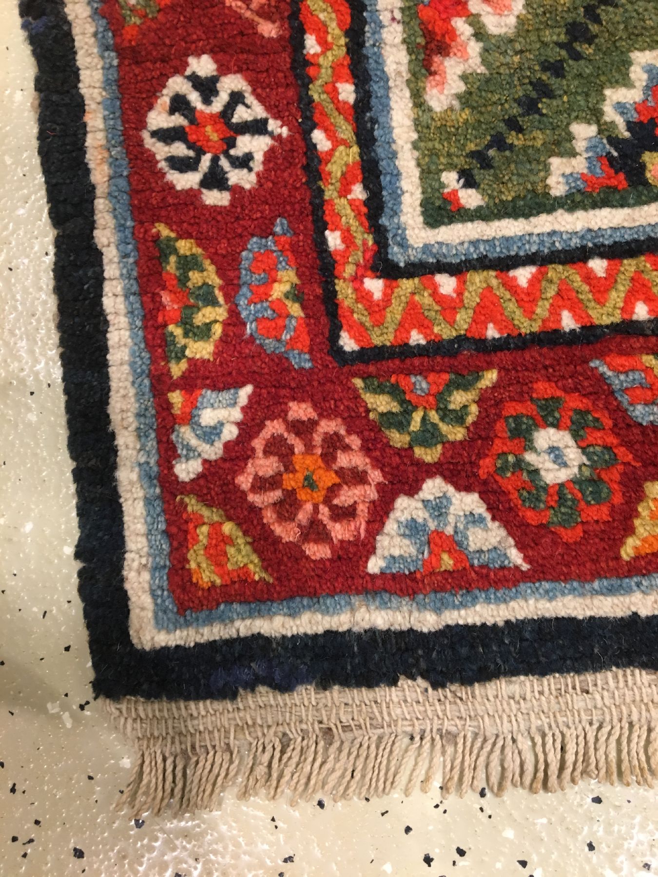 Detail e: Grüner Gyantse "Khaden" alt, Südtibet, um 1920, Wolle geknüpft auf Wolle. Grüner tibetischer Meditationsteppich mit typischen allover ...