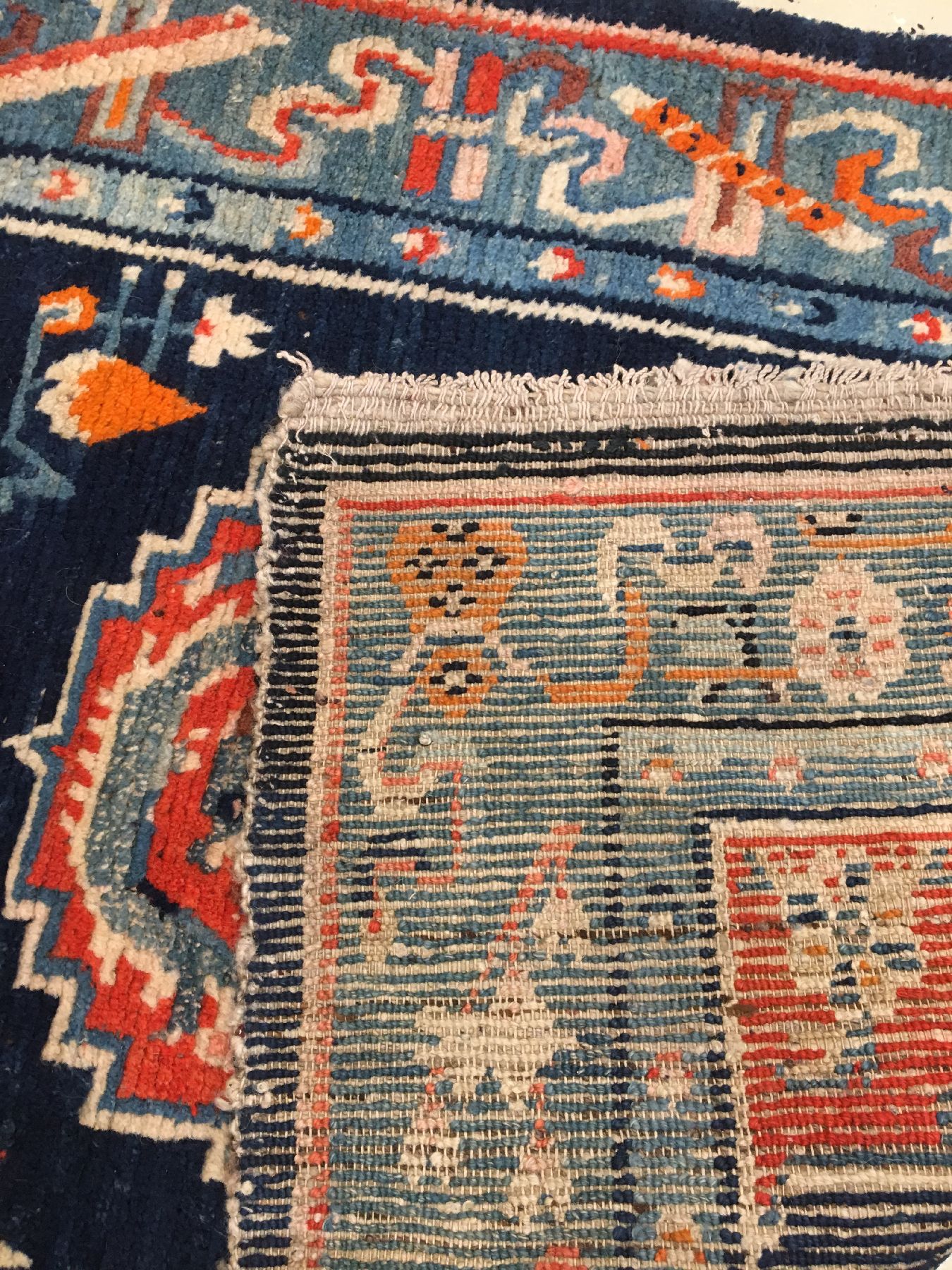 Detail g: Gyantse "Khaden" alt (Drachen), Südtibet, um 1920, Wolle geknüpft auf Wolle. Tibetischer Zeremonialteppich mit typischen Drachen Muster, ...