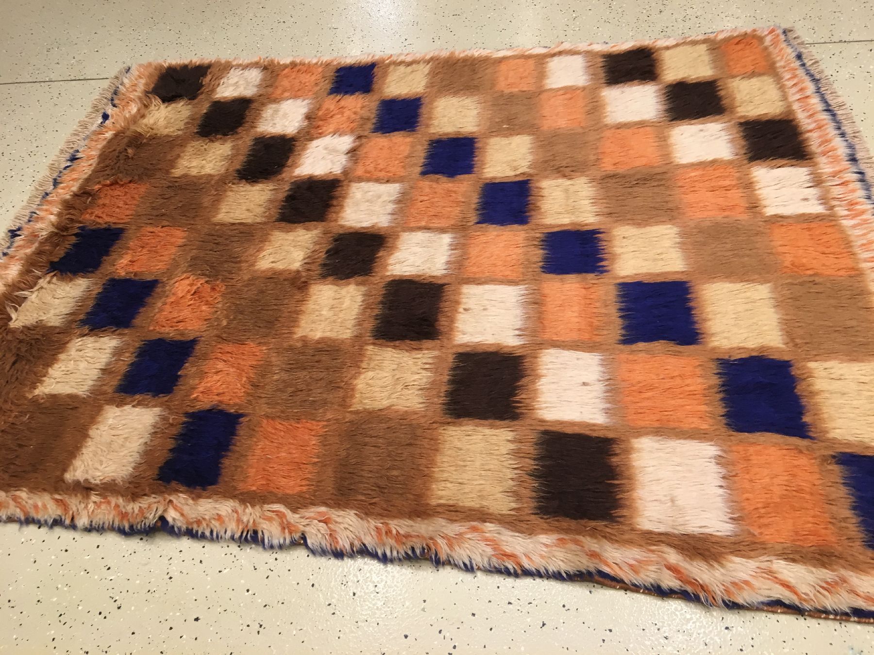 Detail a: Bachtiari Gabbeh alt (Checkers-Board), Westliches Zentralpersien, um 1930, Wolle geknüpft auf Wolle mit weißen Baumwollschüßen. Seltener Gabbeh ...