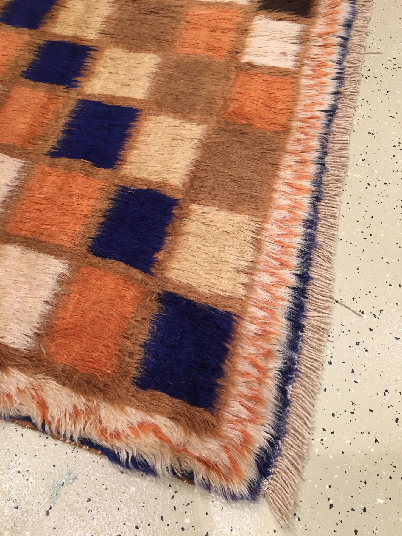 Detail b: Bachtiari Gabbeh alt (Checkers-Board), Westliches Zentralpersien, um 1930, Wolle geknüpft auf Wolle mit weißen Baumwollschüßen. Seltener Gabbeh ...