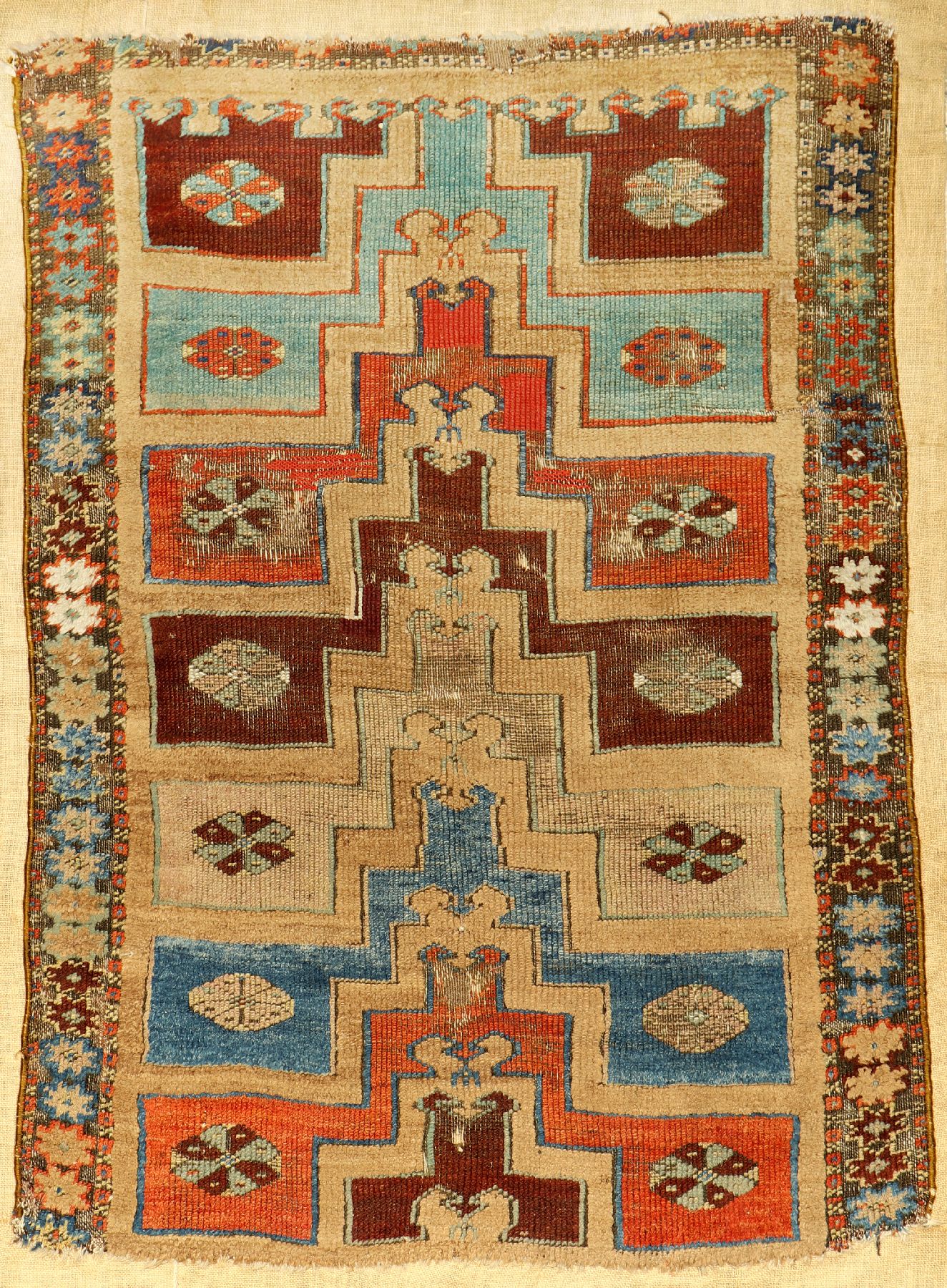 Konya Karapinar "Gebetsteppich" antik (Kamelwolle), Zentralanatolien, 19.Jhd., Kamelwolle/Wolle geknüpft auf Wolle. Seltener ...